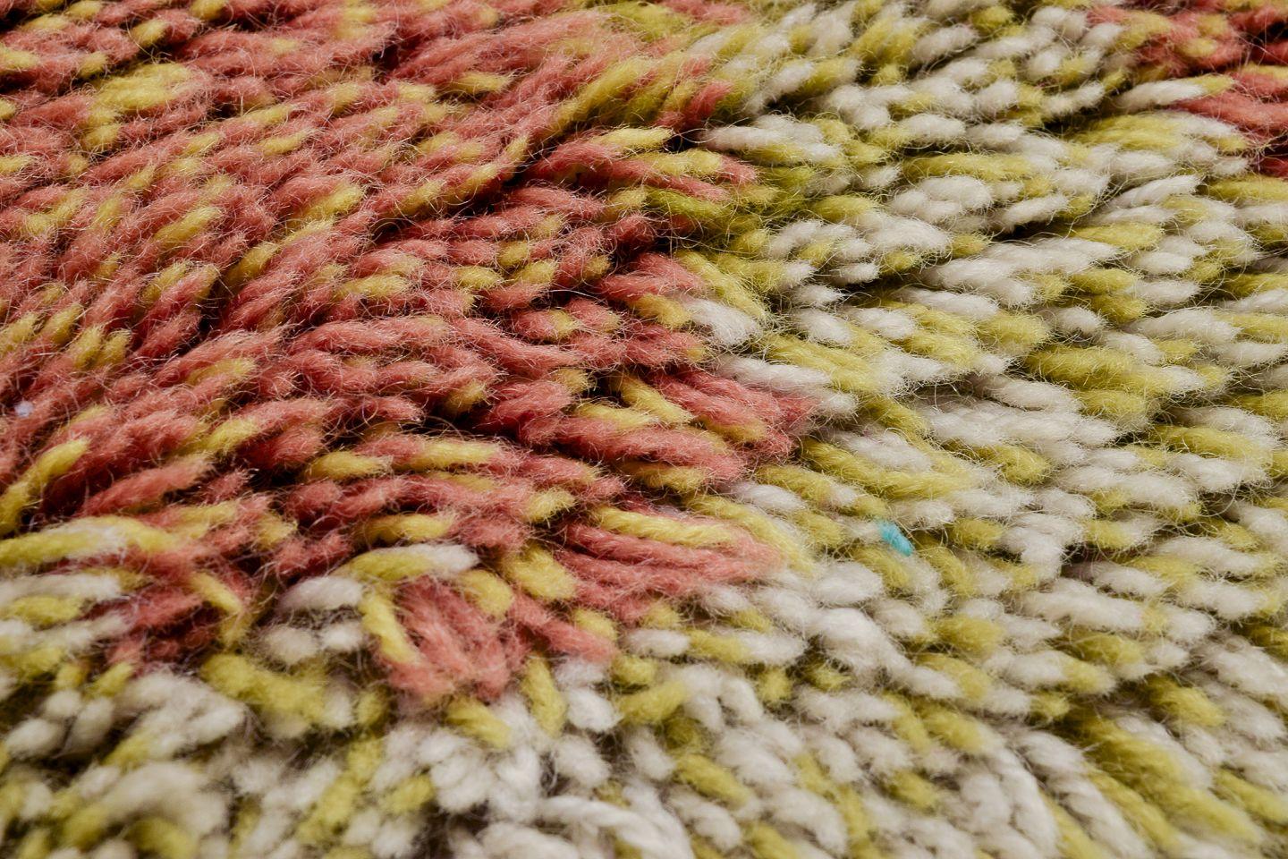 Scandinave Designer textile scandinave. Tapis en coton rya. Motif de feuilles aux couleurs de l'automne. en vente