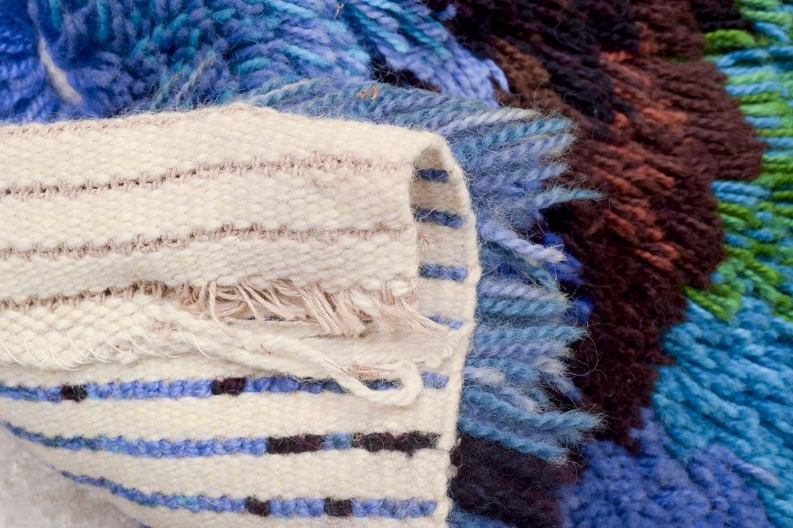 Fin du 20e siècle Designer textile scandinave. Tapisserie murale en coton rya. Motif de bateaux en mer. en vente