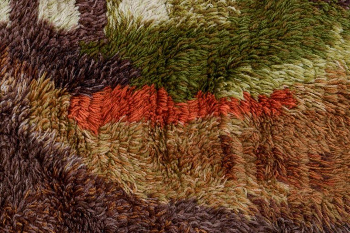 Scandinavo Designer tessile scandinavo. Tappeto Rya in puro cotone. Design policromo. in vendita