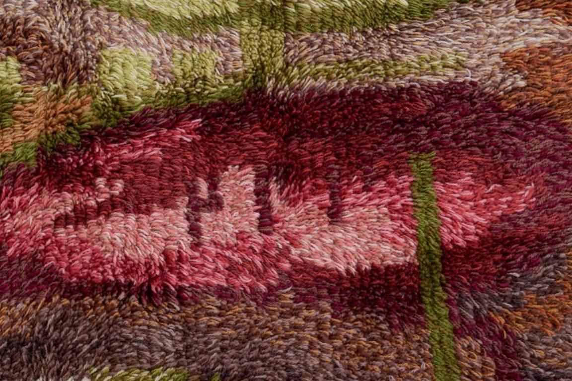 Designer tessile scandinavo. Tappeto Rya in puro cotone. Design policromo. In condizioni ottime in vendita a Copenhagen, DK