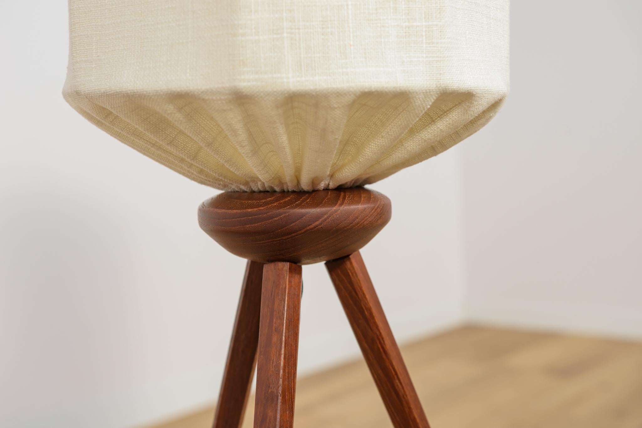 Scandinavian Three-legged Teak Lamp, Sweden, 1970s For Sale 3