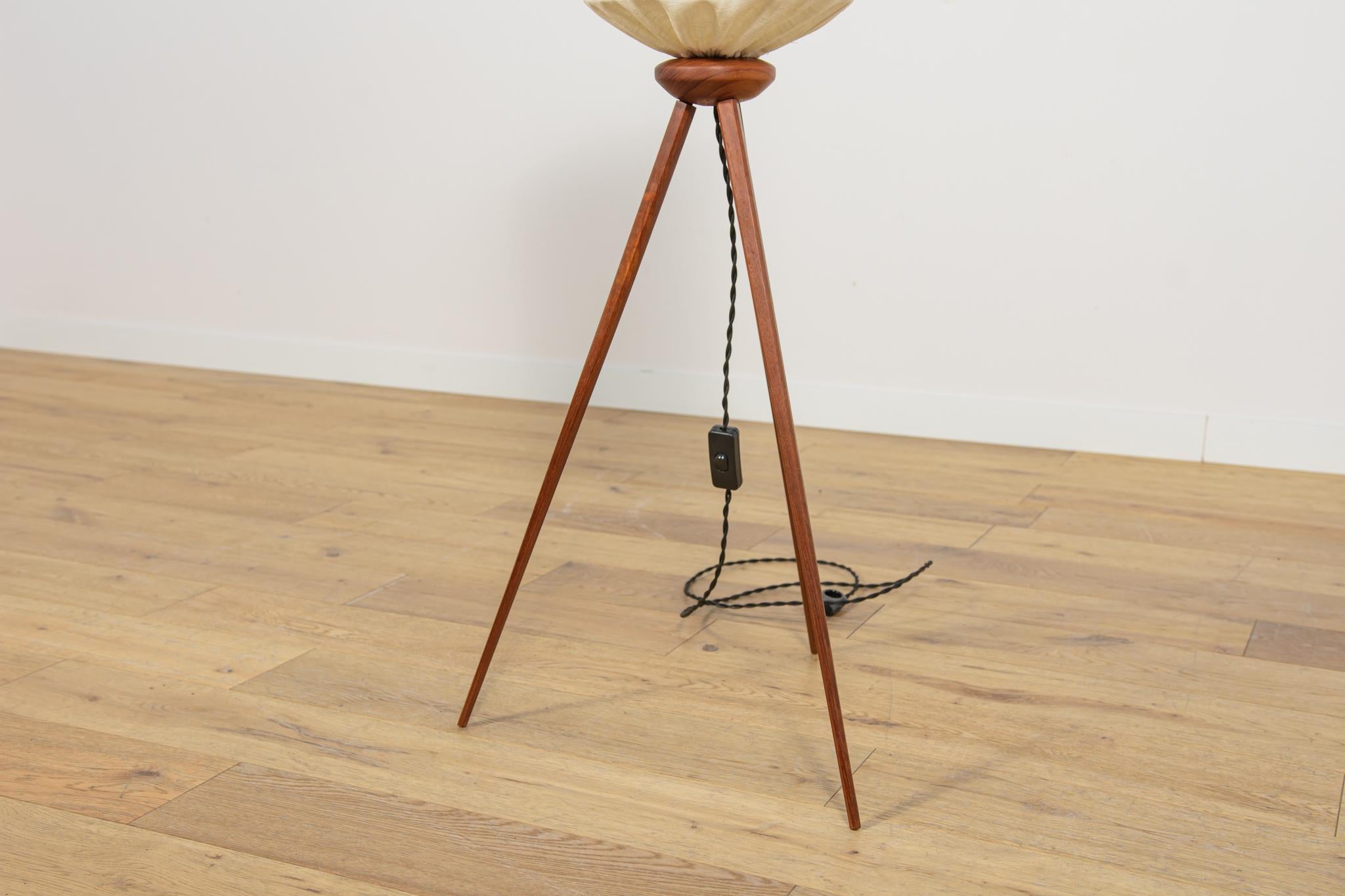 Scandinavian Three-legged Teak Lamp, Sweden, 1970s For Sale 4