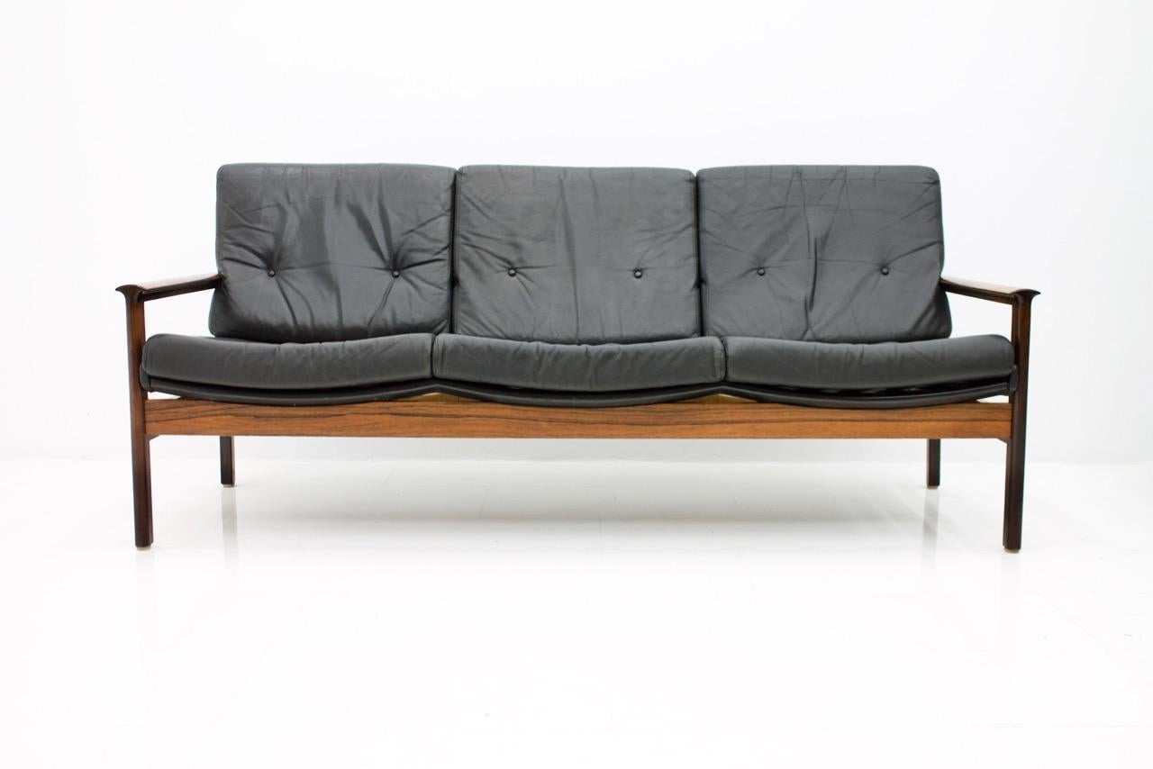 Beautiful 3-seat sofa in Wood and black leather pillow. The back is also covered with black leather.
Measurements: W 181 cm (71.3 inches), D 77 cm (30.3 inches), H 89 cm (35 inches), SH 42 cm (16.5 inches).
Good to very good condition.

 