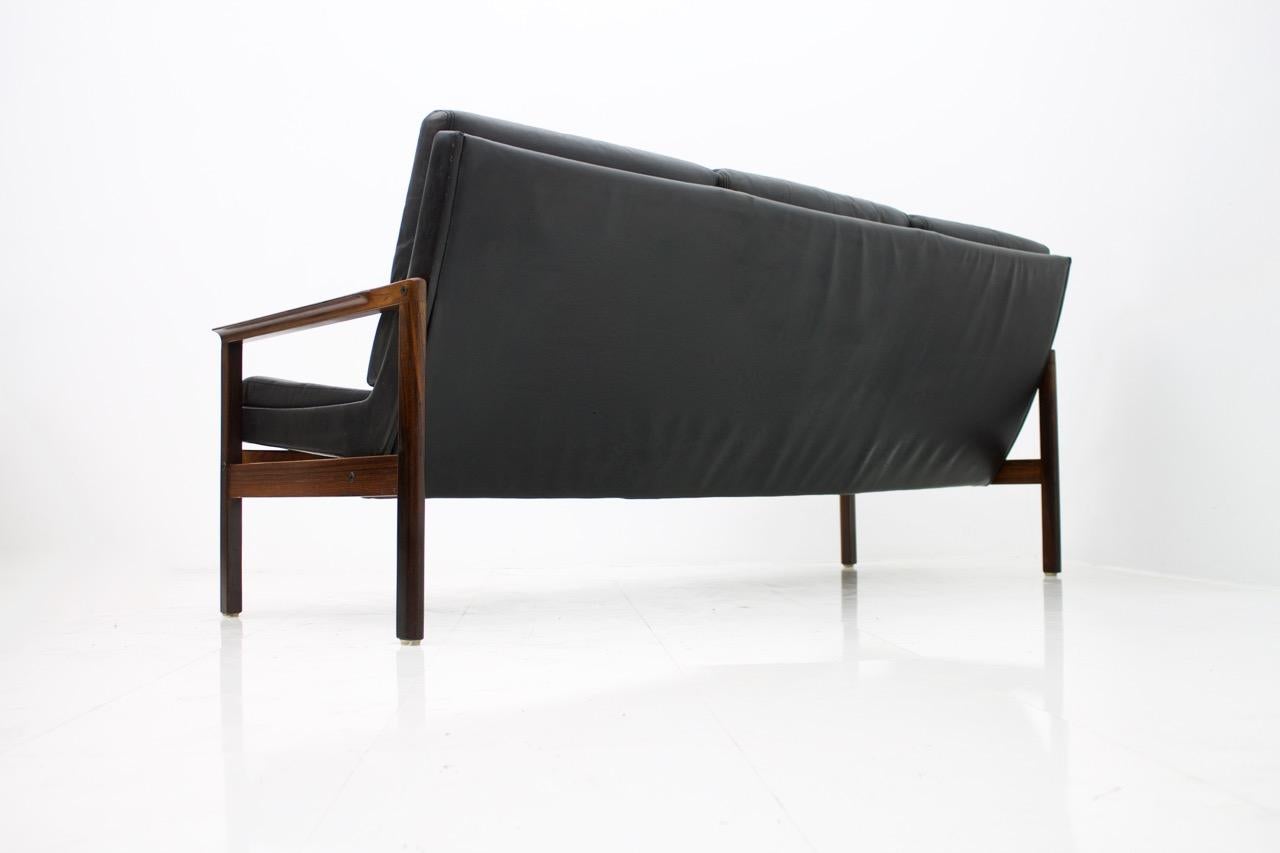 Scandinavian Three-Seat Sofa in Wood and Leather 1960s In Good Condition In Frankfurt / Dreieich, DE