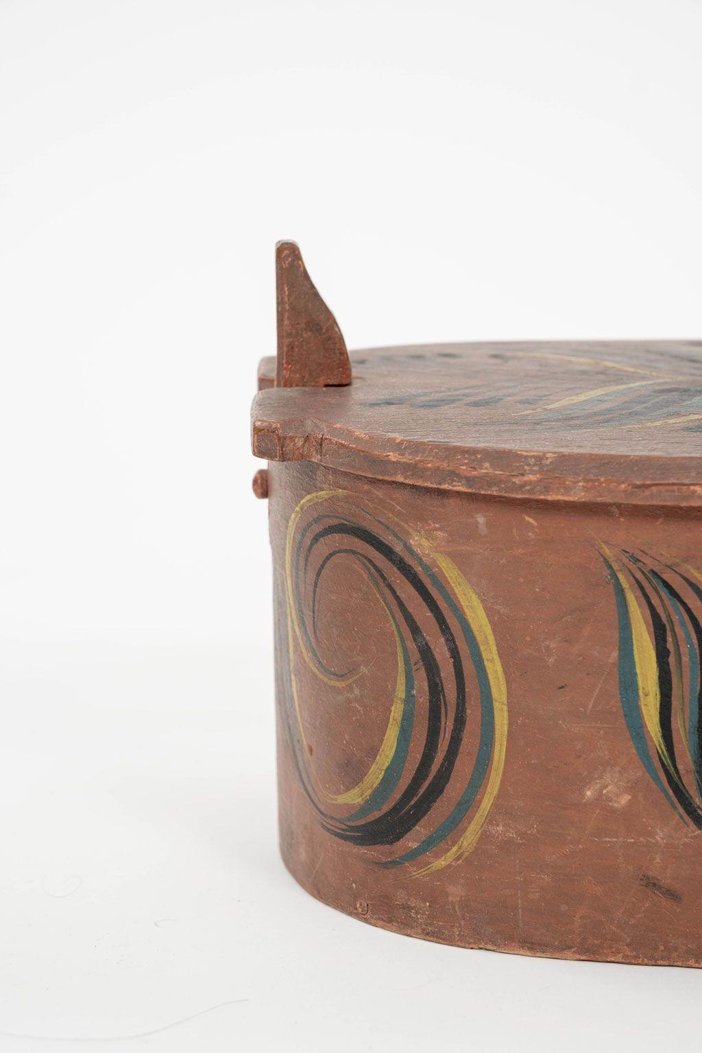 Swedish Scandinavian Tine, or Svepask, Painted Bentwood Oval-Shape Box For Sale