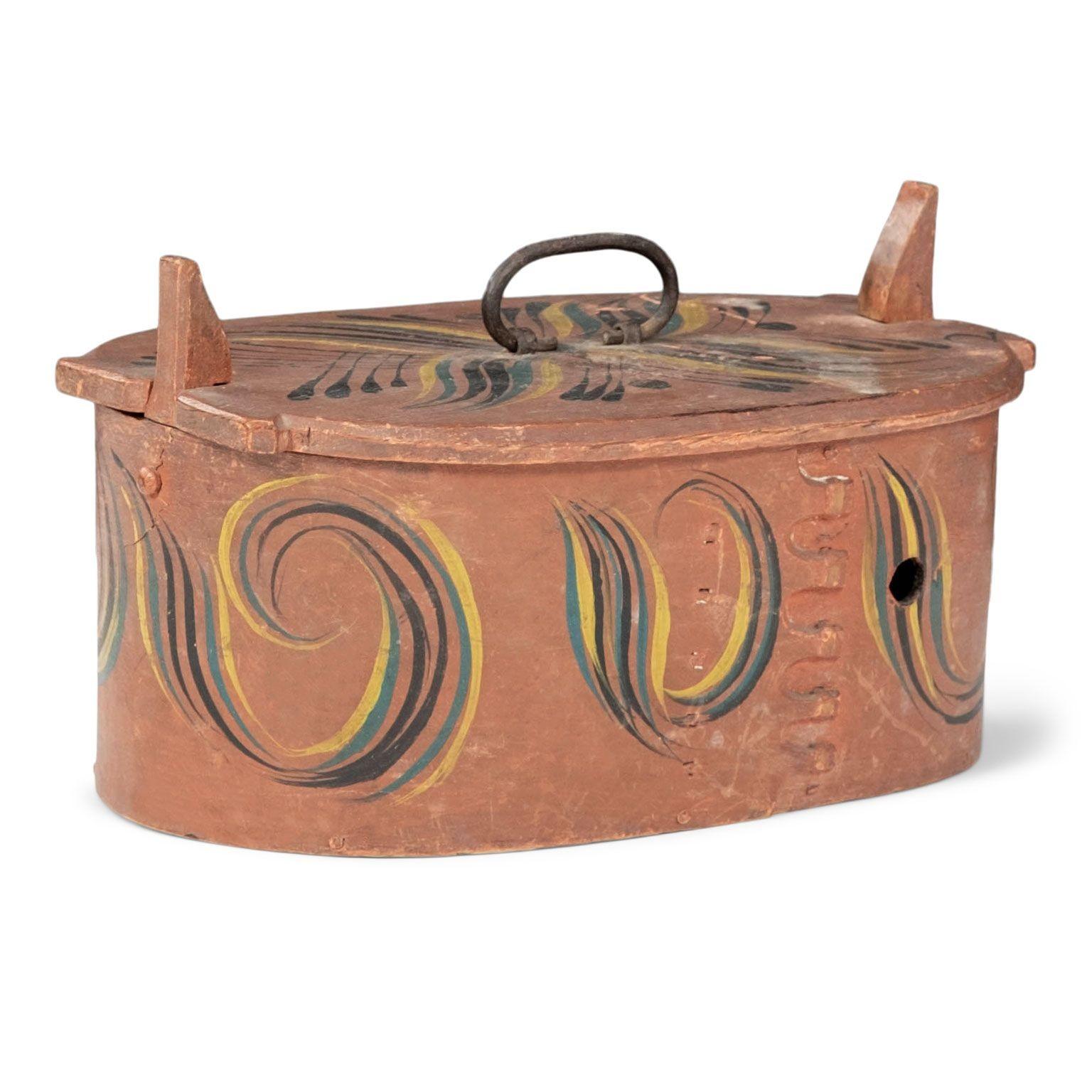 Scandinavian Tine, or Svepask, Painted Bentwood Oval-Shape Box In Fair Condition For Sale In Houston, TX