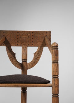 Chaise tripode scandinave sculptée en chêne massif E163