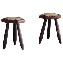 Tabouret tripode scandinave en pin et cuir de vache, Wabi Sabi, années 1950