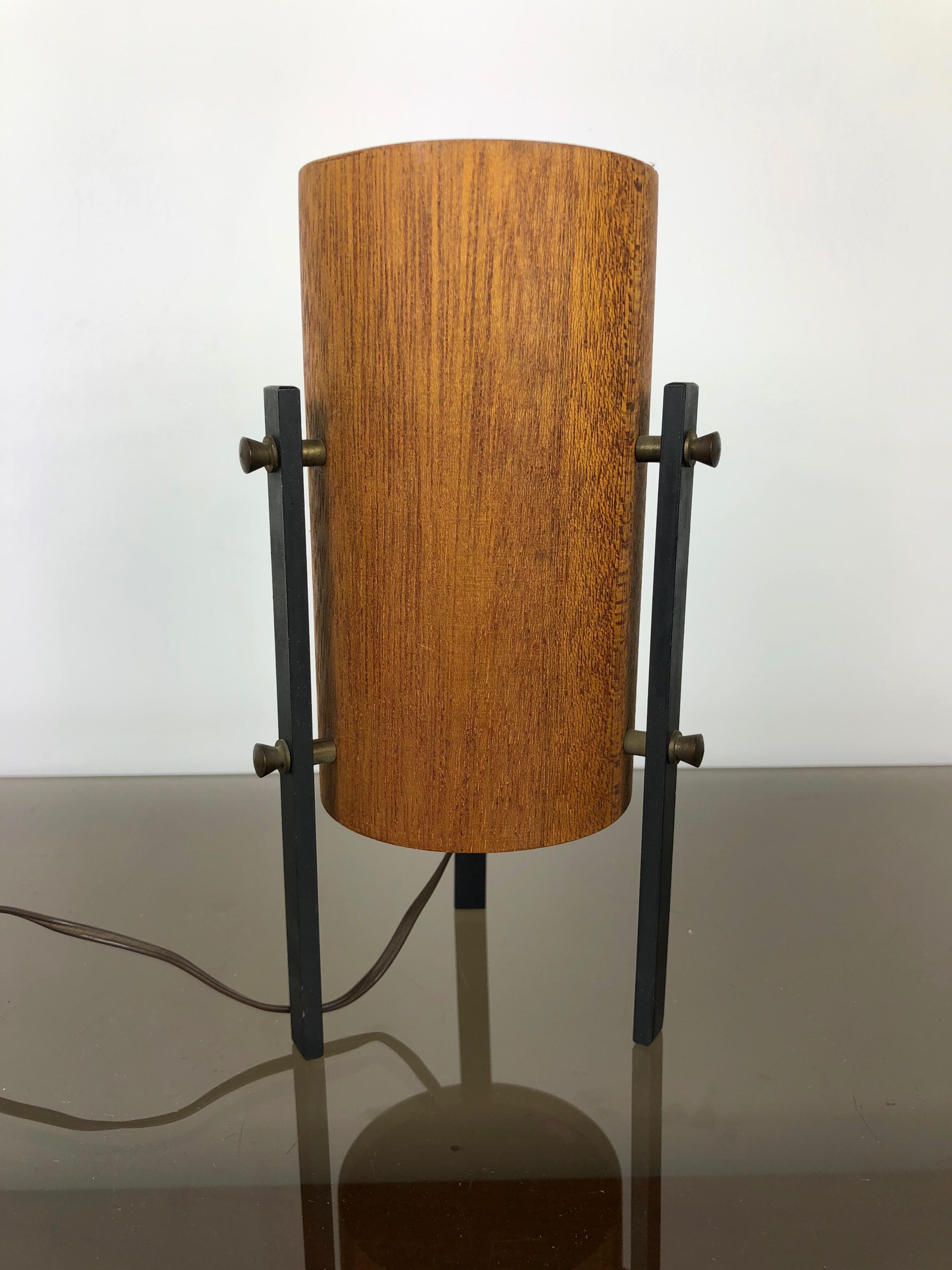 Scandinavian Tripod Table Lamp in Teak and Metal, 1960s In Good Condition For Sale In Rome, IT