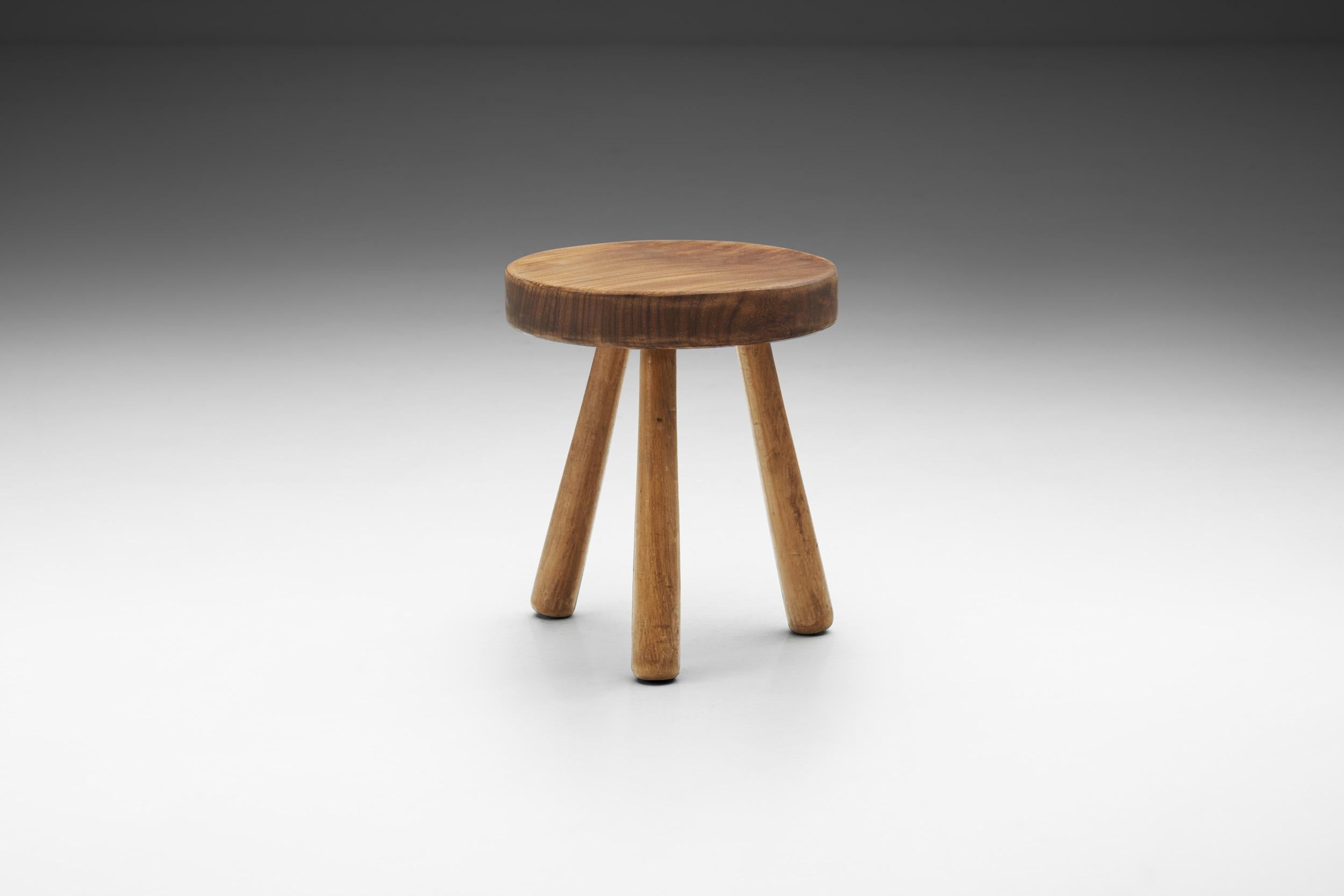 Form and function collide in this stool, a piece of furniture that is often underestimated. Designers define stools as jewels and statements in a space, and taking practicality into account, this stool is perfect to add visual interest to any space.
