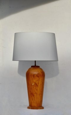 Skandinavische Tischlampe aus gedrechseltem Kiefernholz, 1970er Jahre