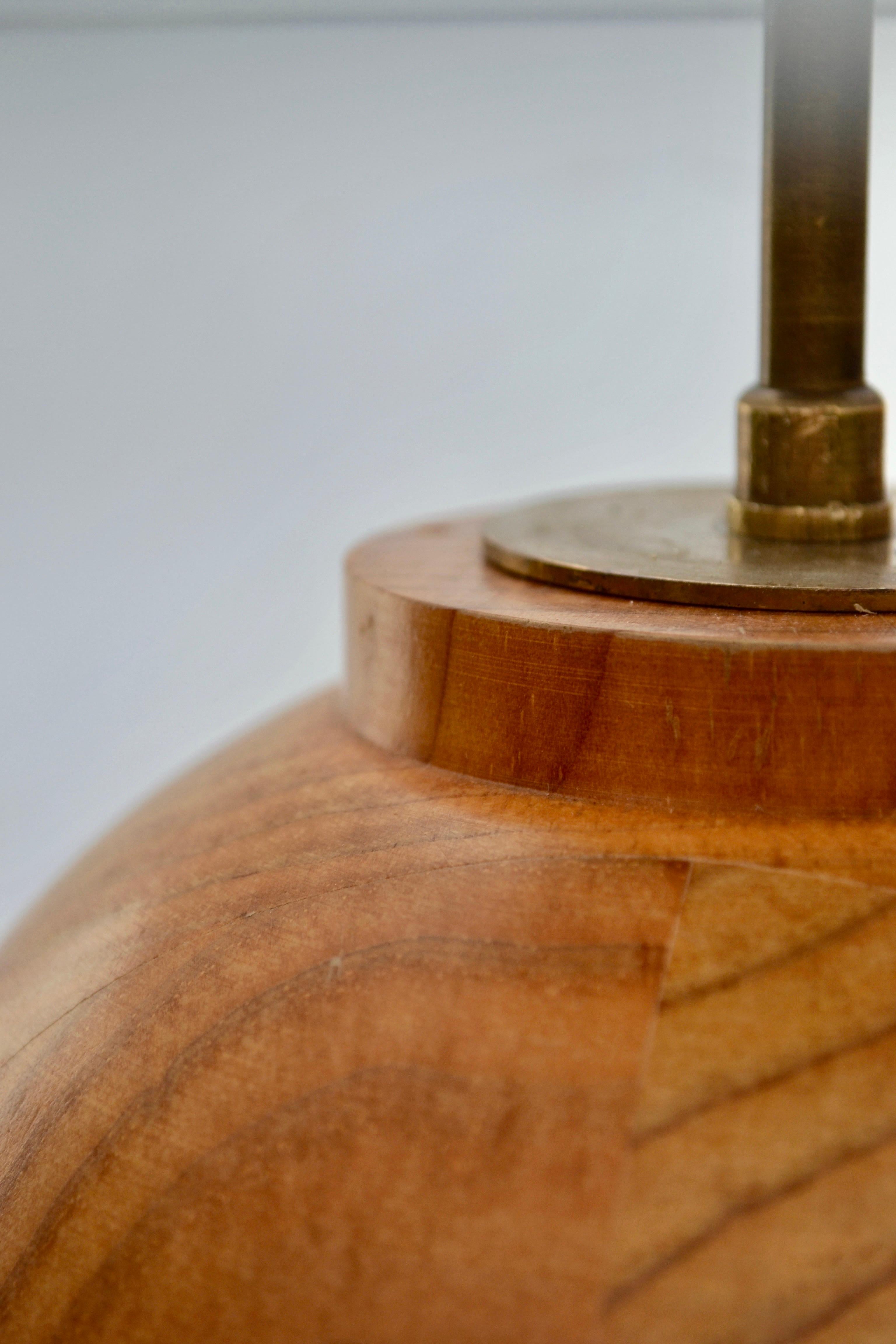 Scandinavian Turned Pine Table Lamp, 1970s In Good Condition For Sale In SOTTEVILLE-LÈS-ROUEN, FR