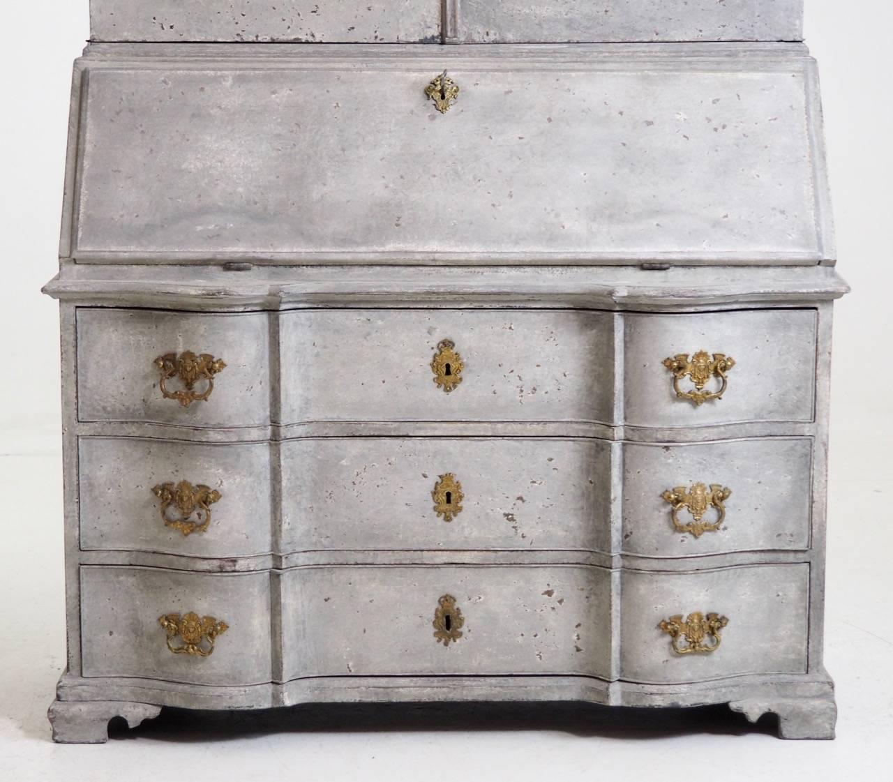 Important and beautiful Scandinavian two-parts bureau, with original key and lock, circa 1750. The bureau is in a beautiful grey outside color, in contacts to the white inside color. The hardware is absolutely stunning, with finely carved royal-like