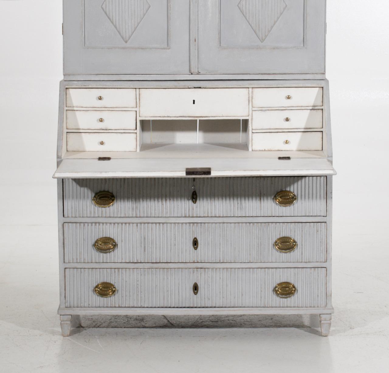 Scandinavian Two-Parts Bureau, circa 1790 For Sale 2