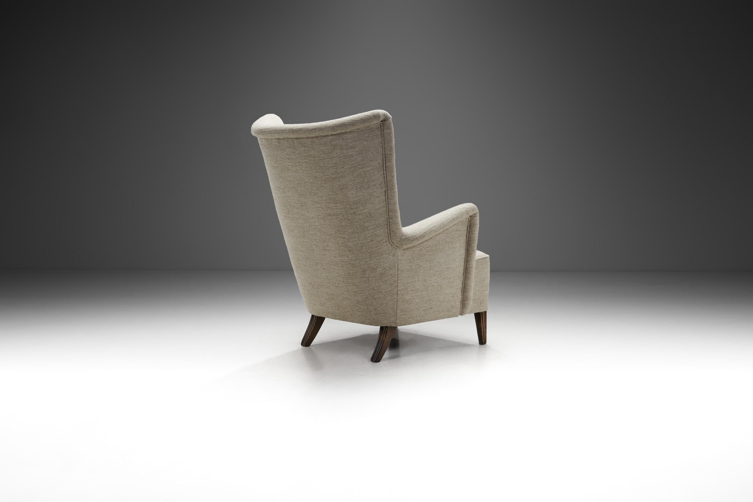 Scandinave moderne Fauteuil scandinave à dossier à oreilles rembourré, Scandinavie, années 1950 en vente