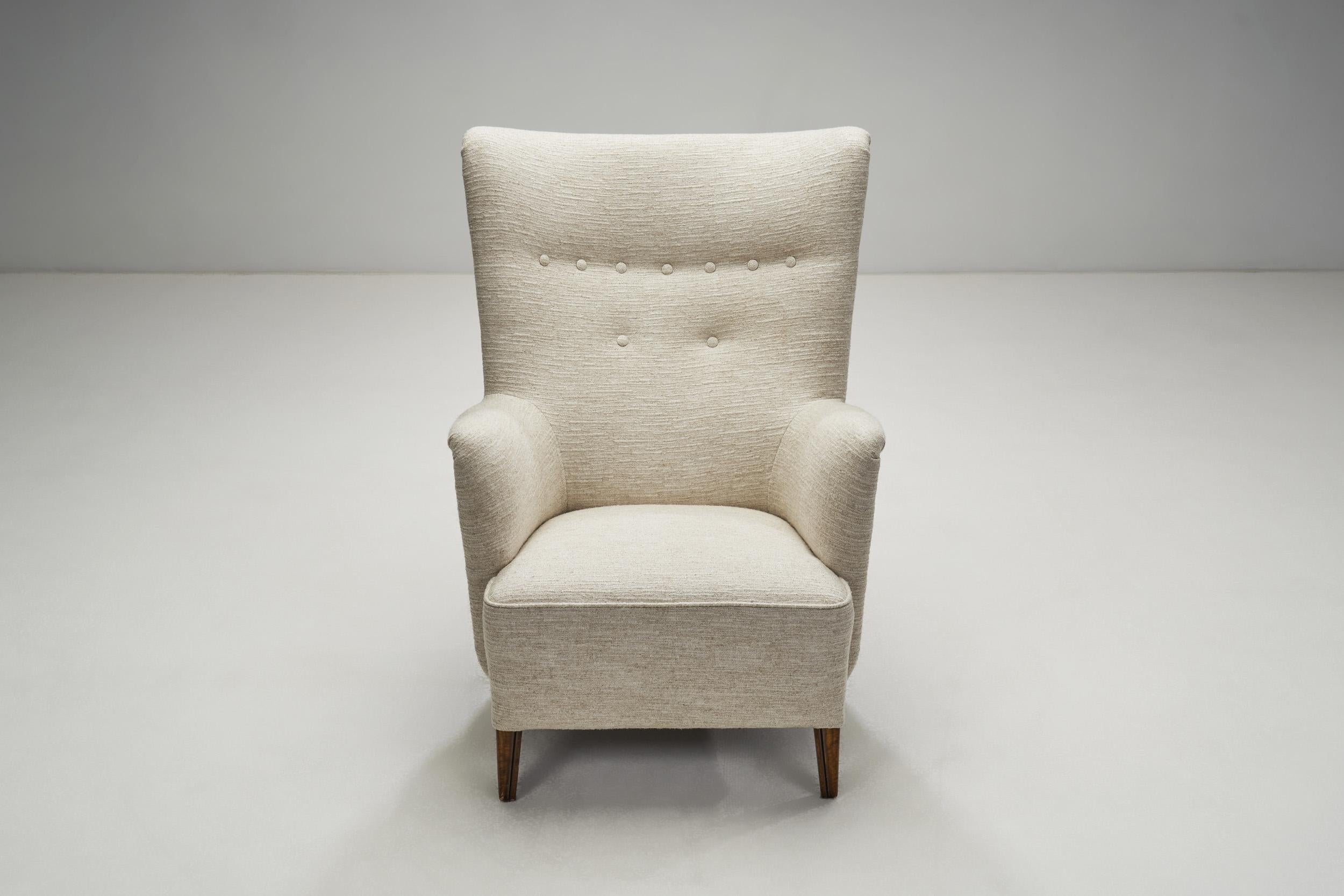 Skandinavischer Sessel mit gepolsterter Rückenlehne, Skandinavien, 1950er Jahre (Stoff) im Angebot
