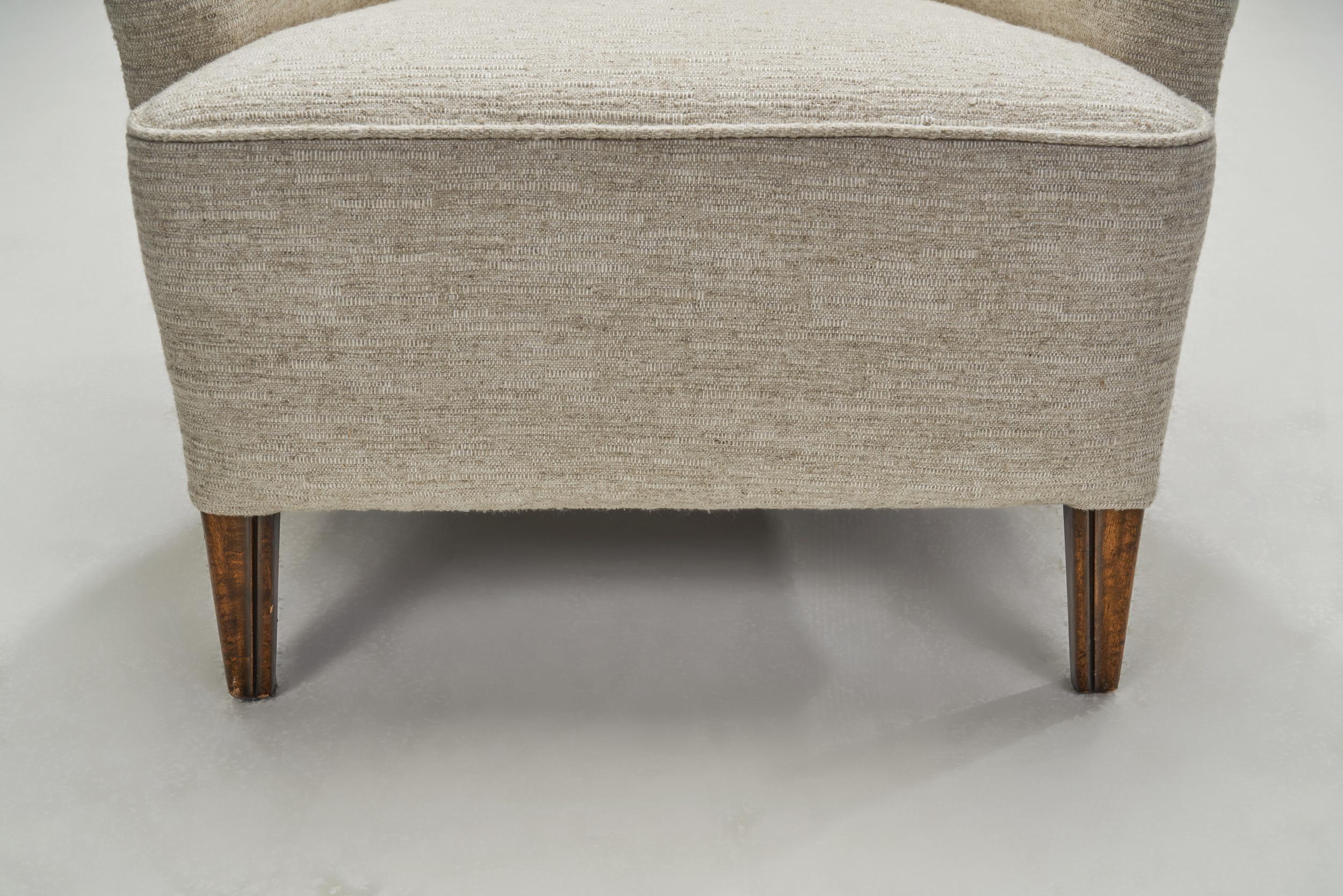 Fauteuil scandinave à dossier à oreilles rembourré, Scandinavie, années 1950 en vente 1