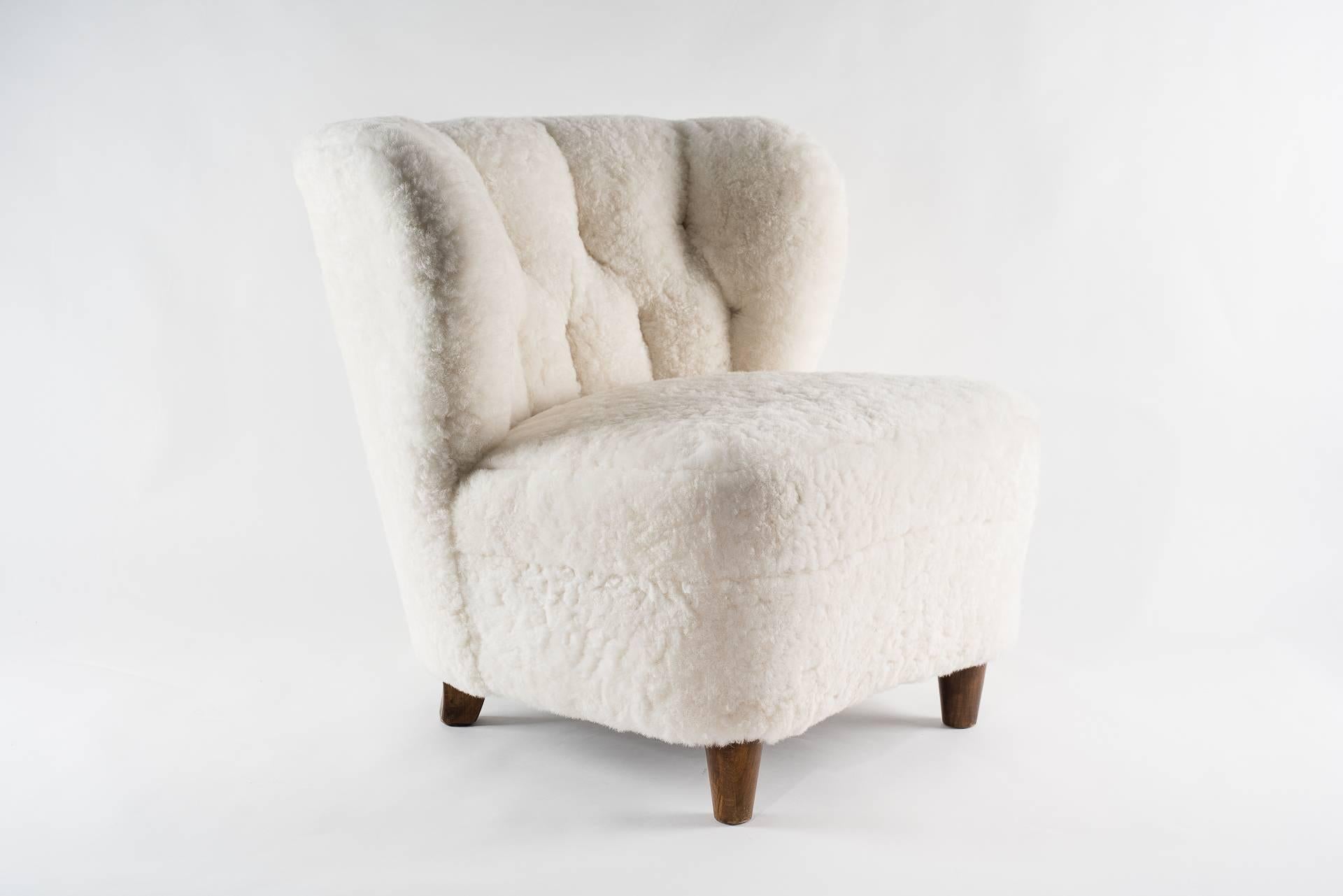 Fabulous Scandinavian vintage armchair, circa 1900
Natural white lambskin upholstery.
Perfectly refinished and newly upholstered.