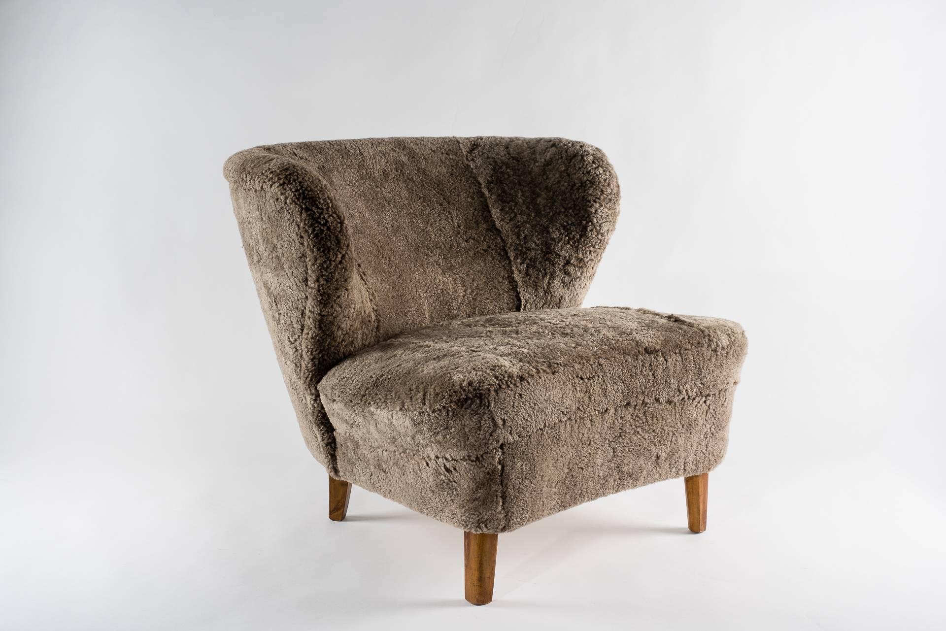 Wonderful Scandinavian vintage armchair
Mid-Century Modern
Newly upholstered in curly lambskin colour taupe,
circa 1930.
 