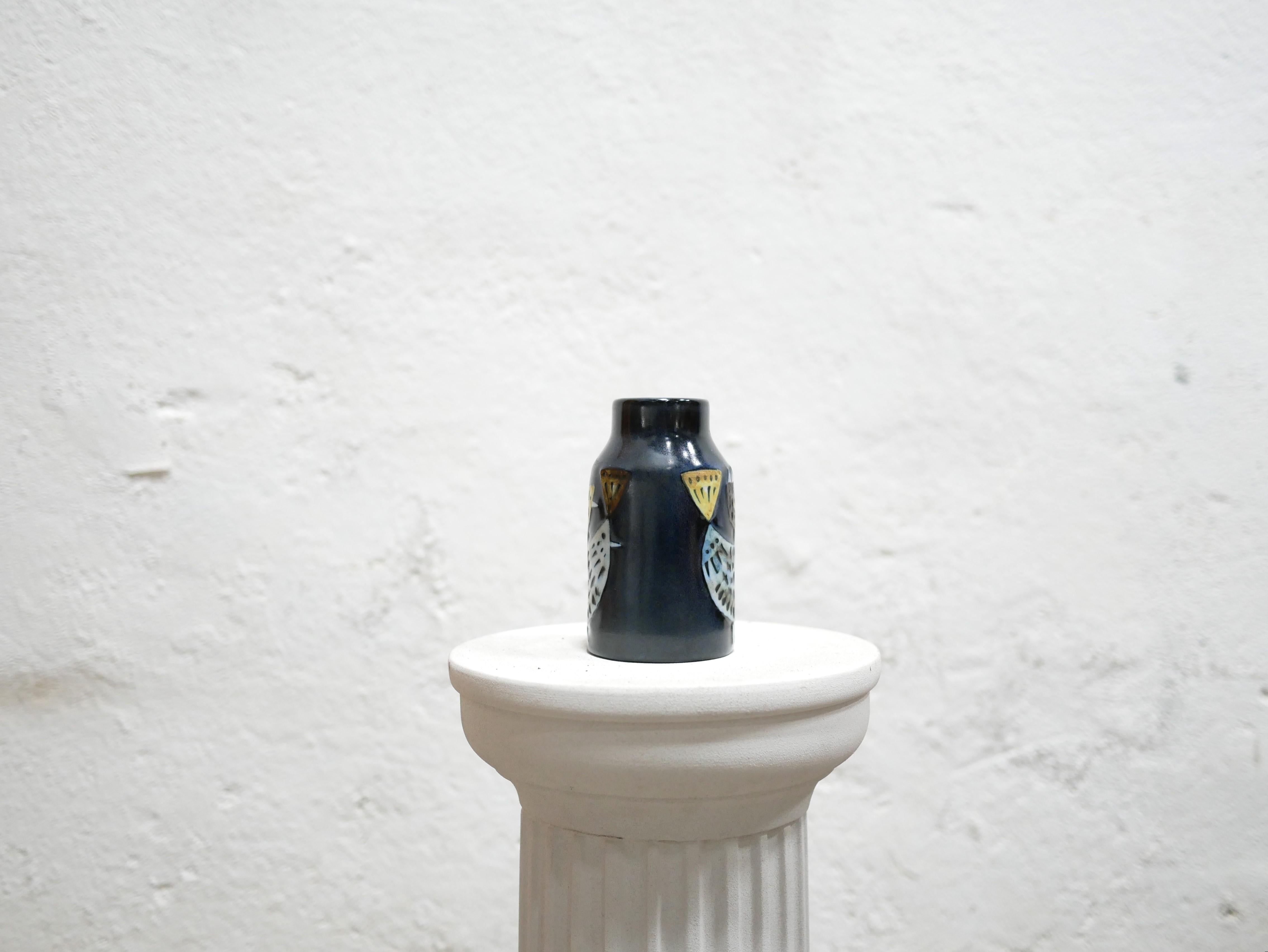 Swedish Scandinavian vintage ceramic vase by Lisa Larson for Gustavsberg For Sale