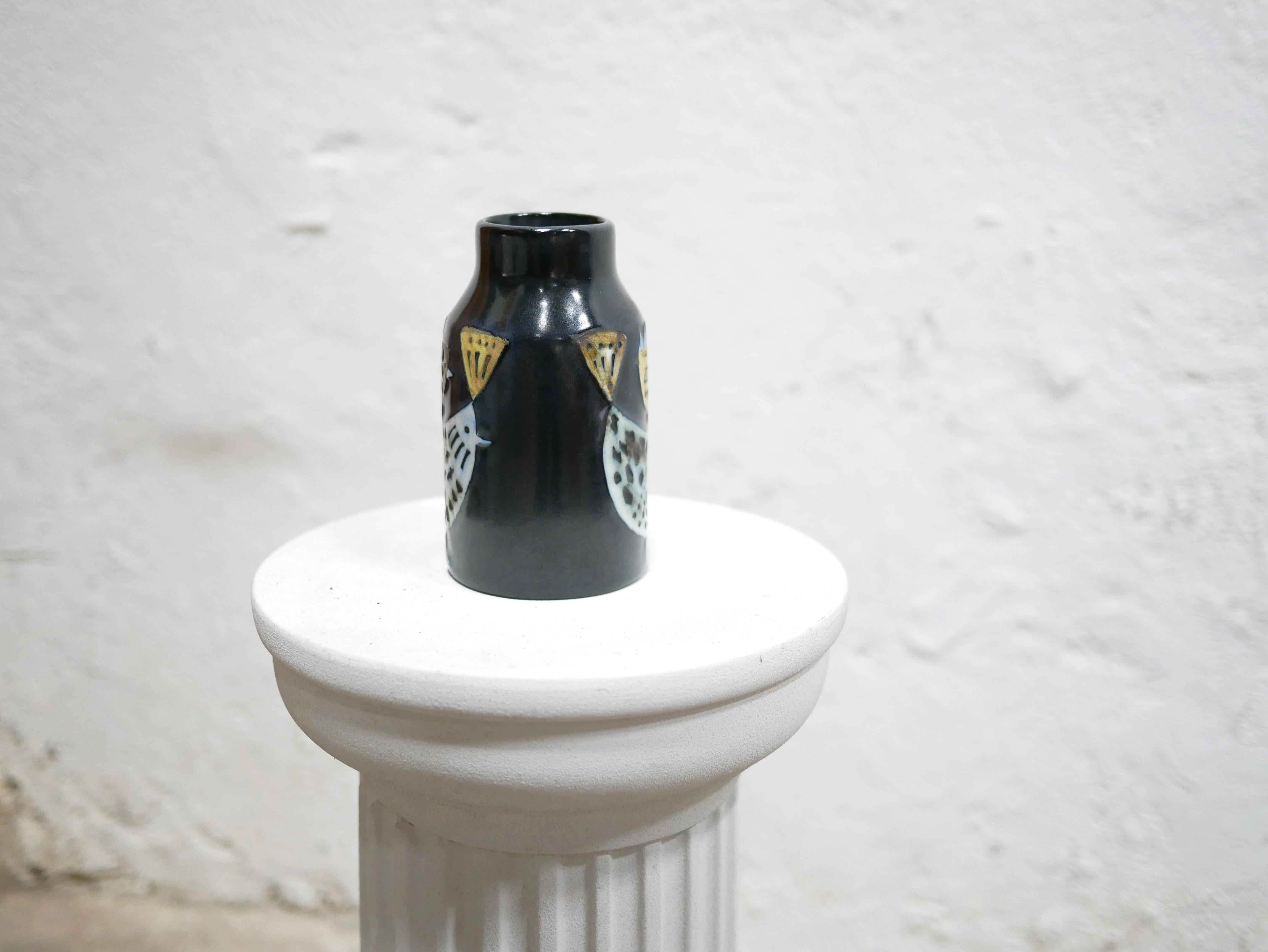 Scandinavian vintage ceramic vase by Lisa Larson for Gustavsberg In Good Condition For Sale In AIGNAN, FR