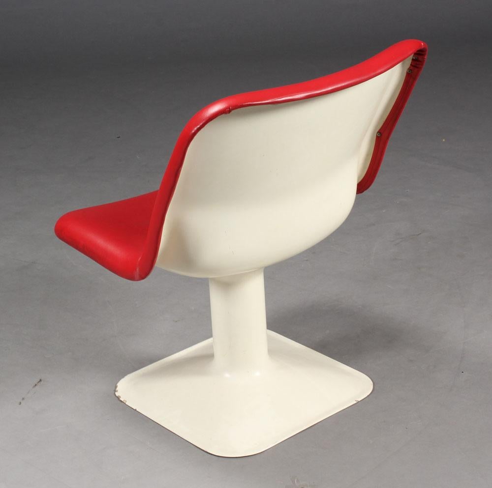 Scandinavian Modern Scandinavian Vintage Red Chair by Yrjö Kukkapuro for Lænestol For Sale