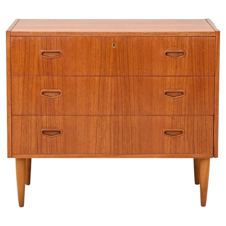 Skandinavische Vintage-Kommode im Angebot bei 1stDibs