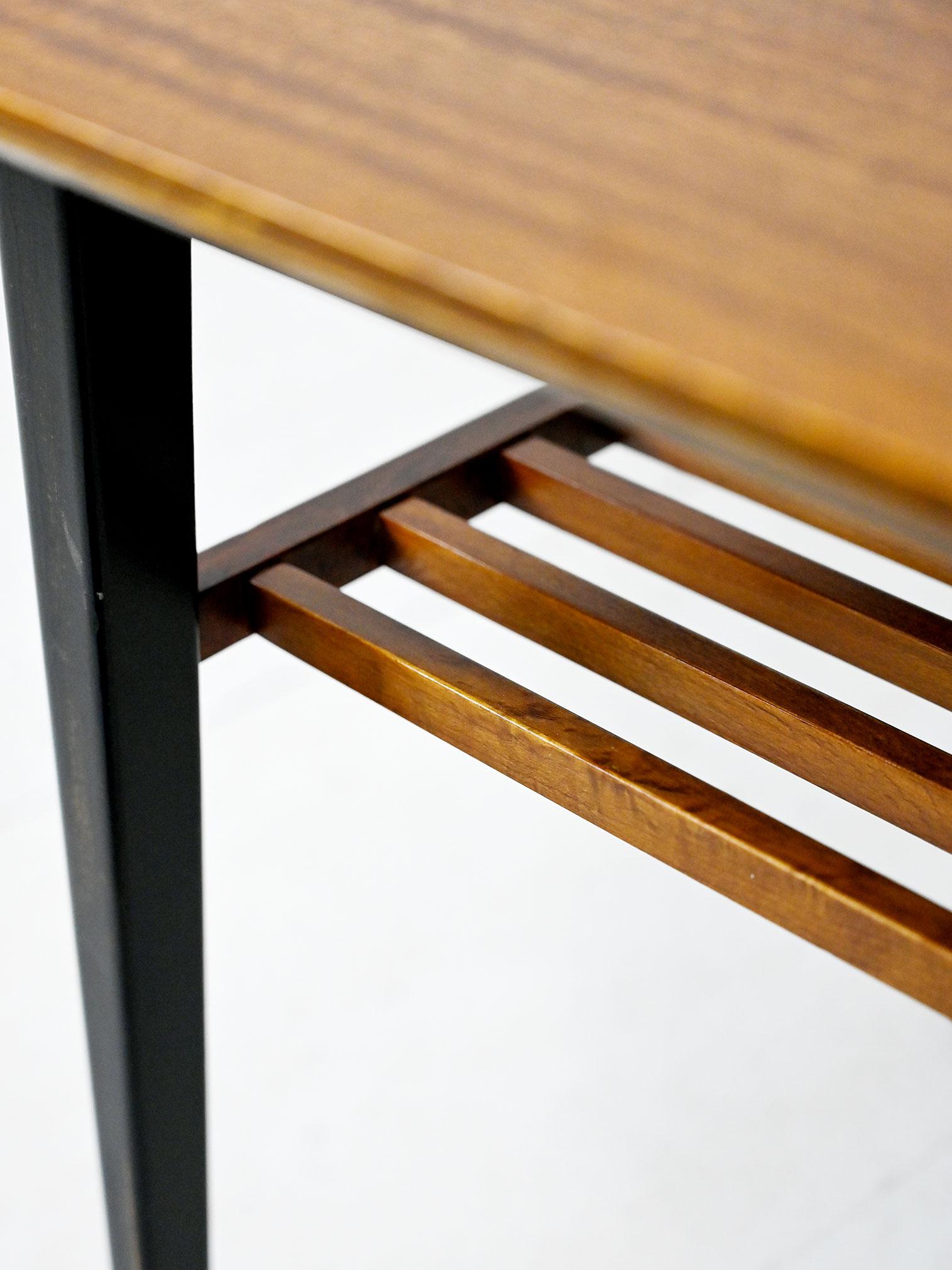 Metà XX secolo Tavolo da soggiorno vintage scandinavo