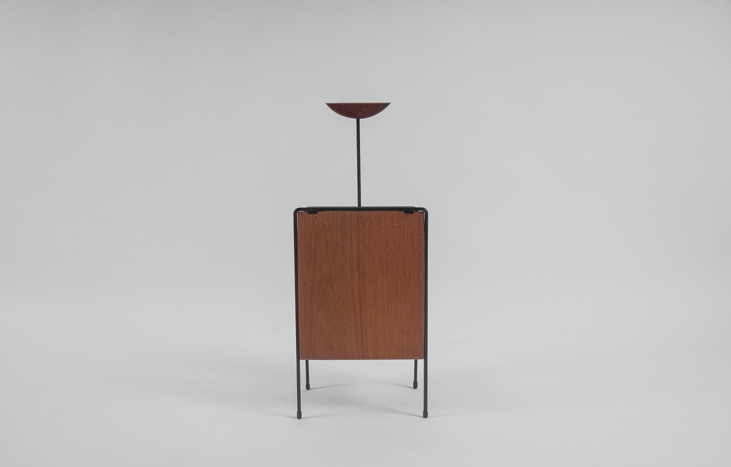 An absolute eyecatcher. 
Light and elegant at the same time.
Handmade.