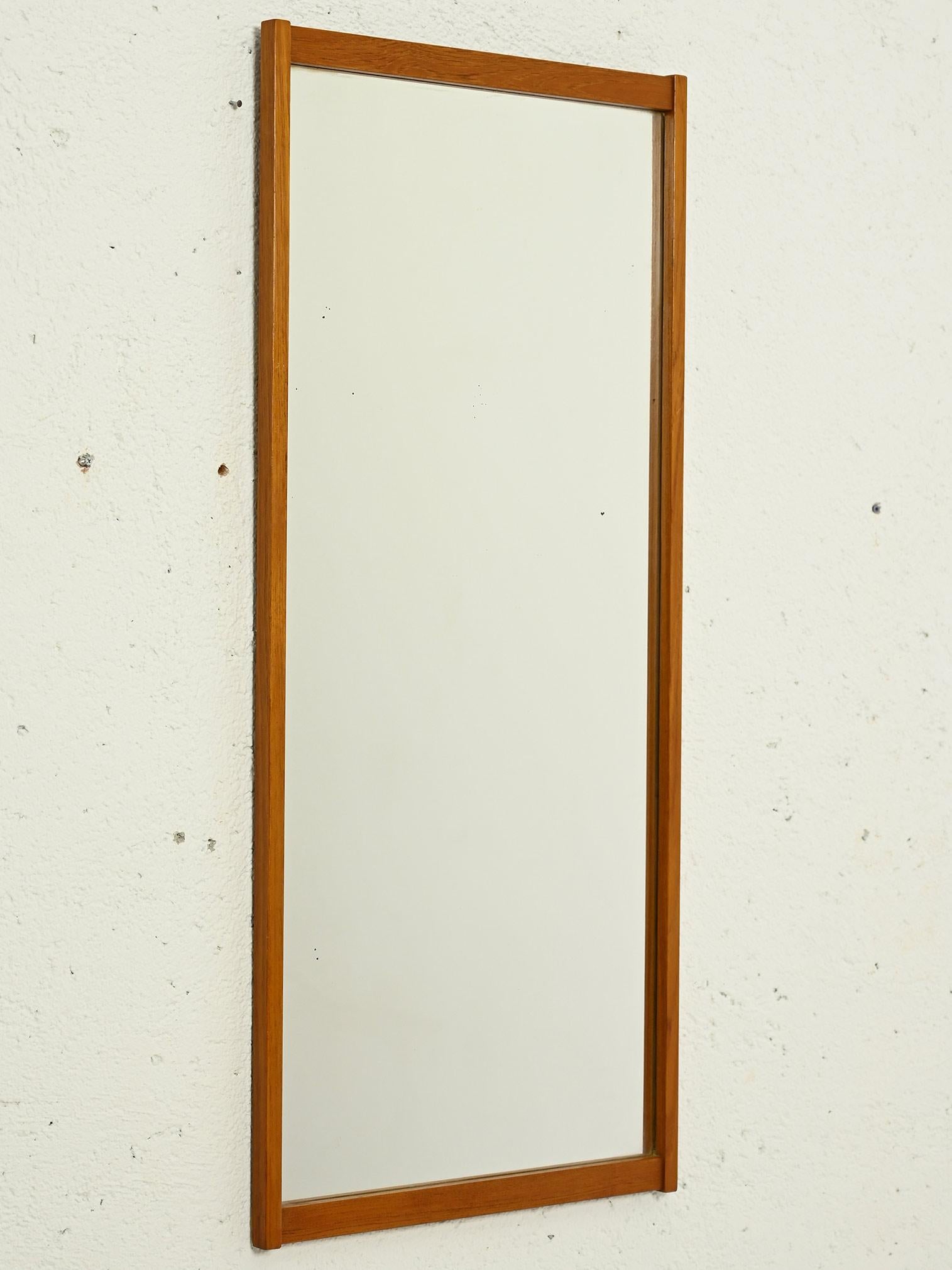 1960s modernist mirror.

Scandinavian mirror with a simple, minimalist design and teak wood frame. Its clean lines highlight a Nordic style that lends a distinctive elegance. With its classic design, this mirror fits easily into any room, adding a