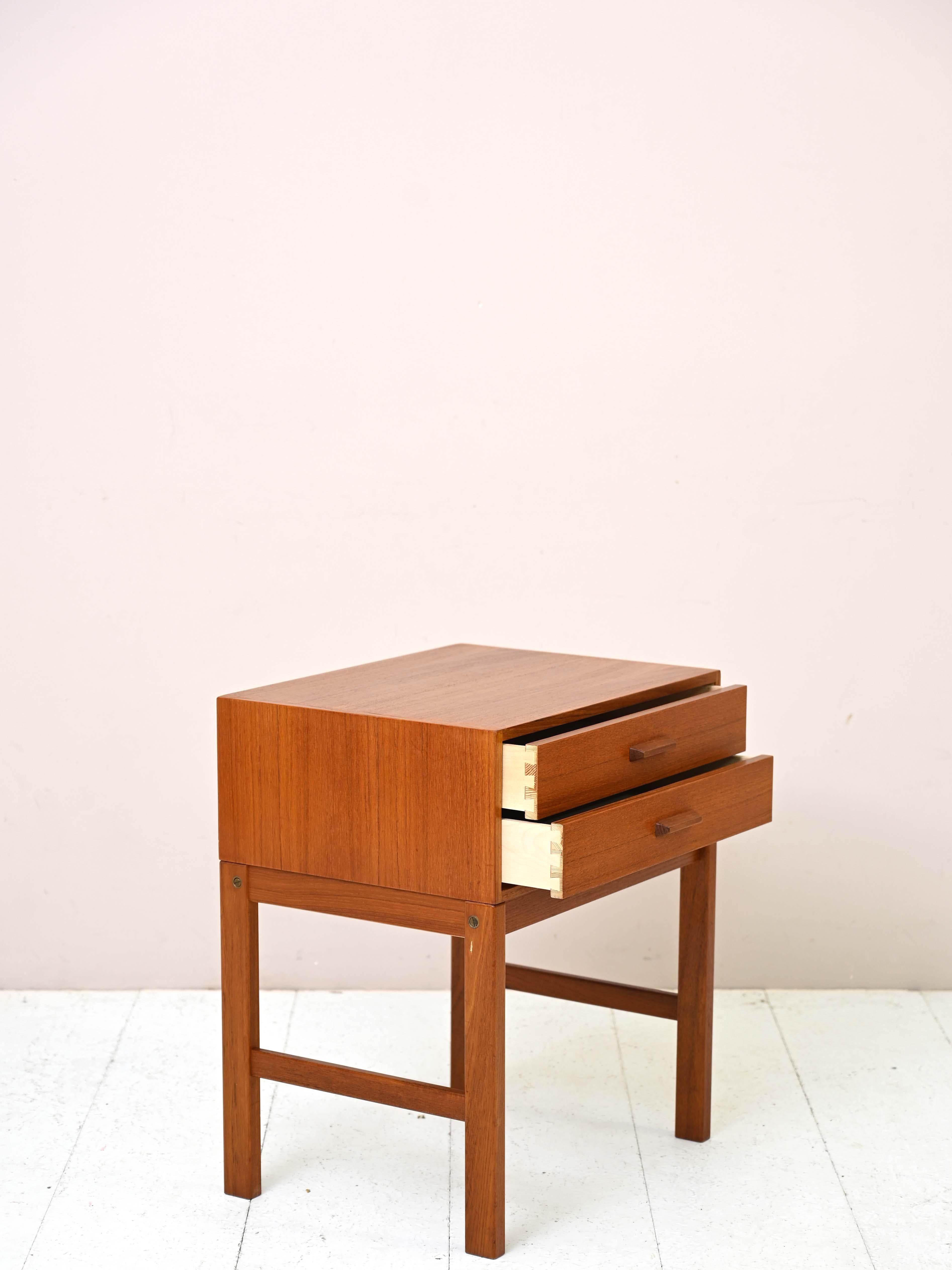 Scandinavian Vintage Nightstand with Two Drawers In Good Condition For Sale In Brescia, IT