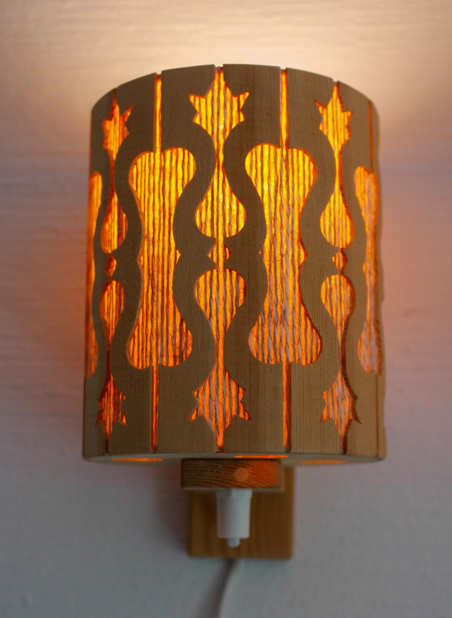 Skandinavische Vintage-Wandleuchter. Moderne Wandleuchten aus Kiefernholz aus der Mitte des Jahrhunderts im Angebot 4