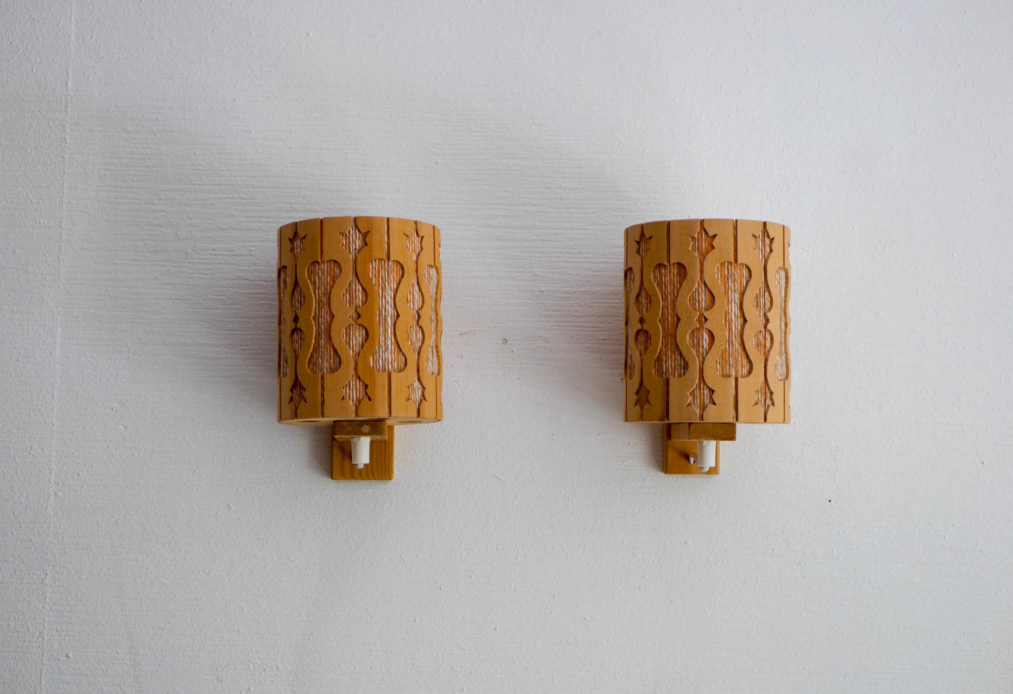Skandinavische Vintage-Wandleuchter. Moderne Wandleuchten aus Kiefernholz aus der Mitte des Jahrhunderts im Angebot 5