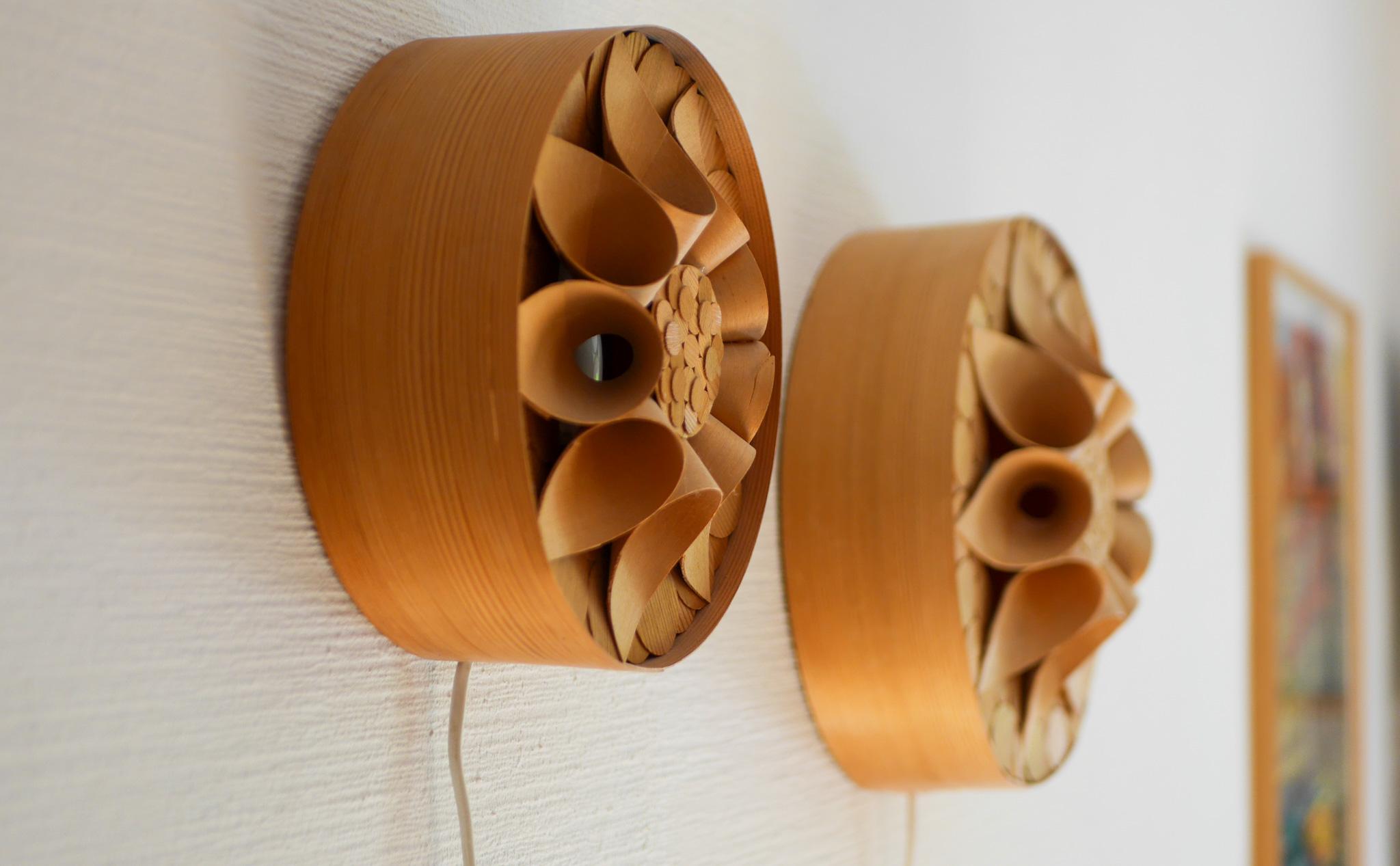 Applique vintage scandinave. Lampade da parete in legno di pino di metà secolo moderno in vendita 8