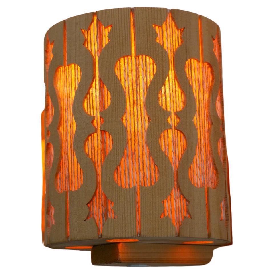 Skandinavische Vintage-Wandleuchter. Moderne Wandleuchten aus Kiefernholz aus der Mitte des Jahrhunderts (Moderne der Mitte des Jahrhunderts) im Angebot