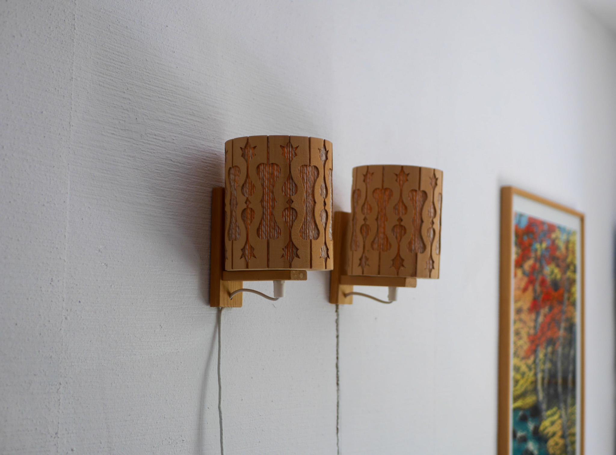 Skandinavische Vintage-Wandleuchter. Moderne Wandleuchten aus Kiefernholz aus der Mitte des Jahrhunderts im Angebot 2