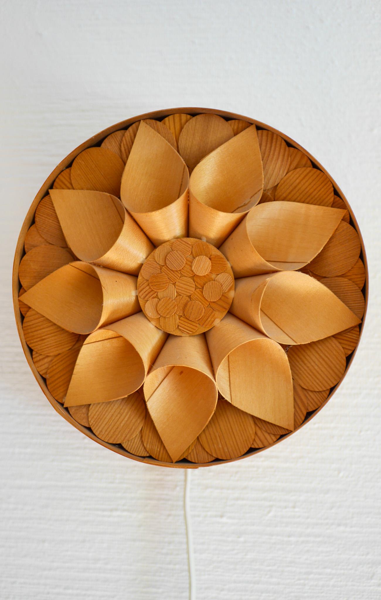 Applique vintage scandinave. Lampade da parete in legno di pino di metà secolo moderno in vendita 1