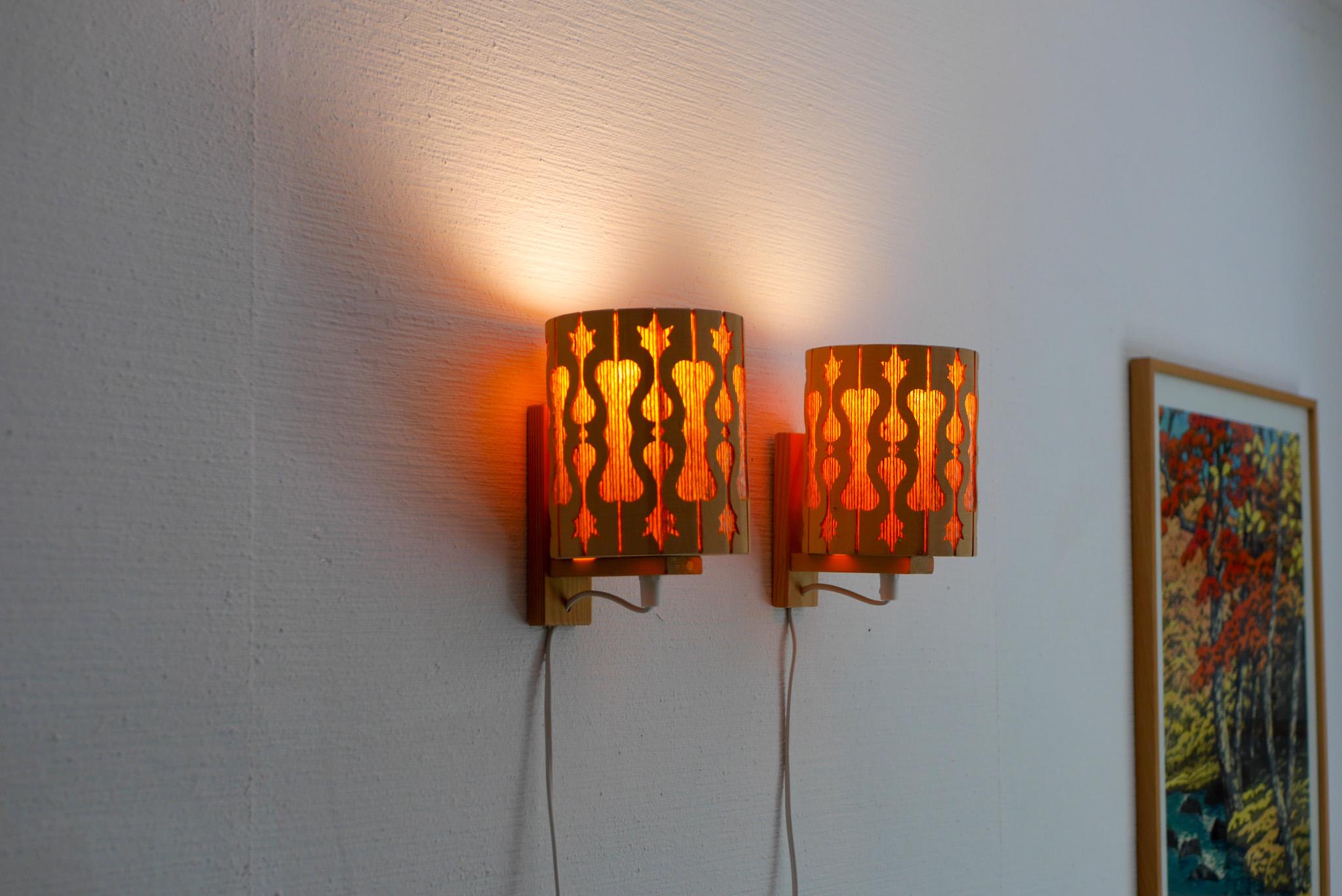 Skandinavische Vintage-Wandleuchter. Moderne Wandleuchten aus Kiefernholz aus der Mitte des Jahrhunderts im Angebot 3