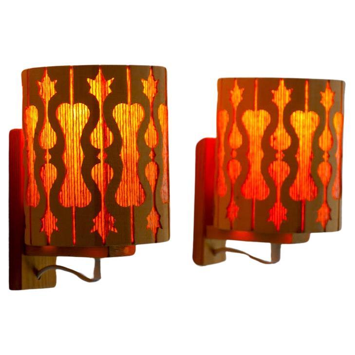 Skandinavische Vintage-Wandleuchter. Moderne Wandleuchten aus Kiefernholz aus der Mitte des Jahrhunderts im Angebot