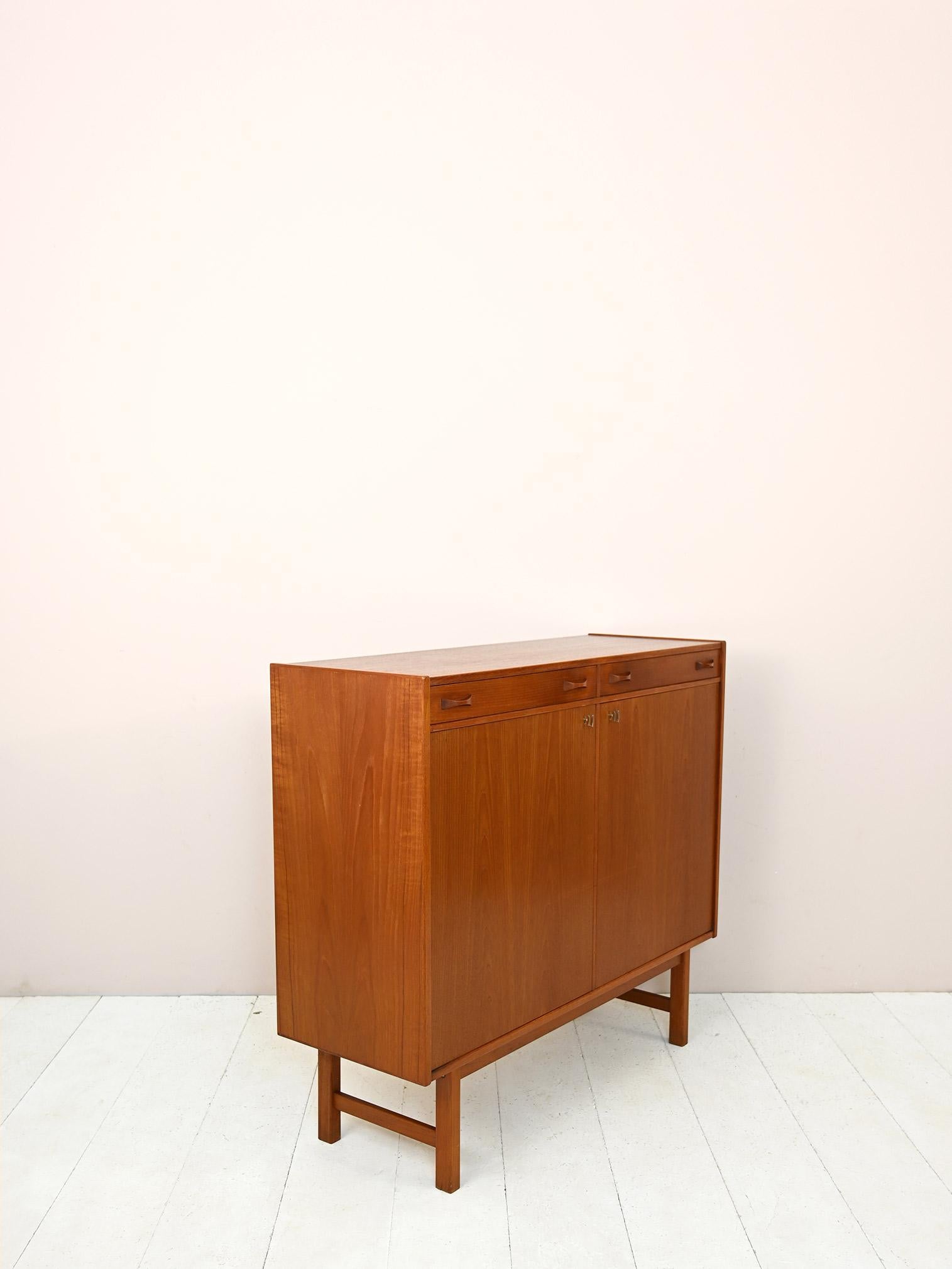 Scandinavian Vintage Sideboard with Drawers In Good Condition For Sale In Brescia, IT