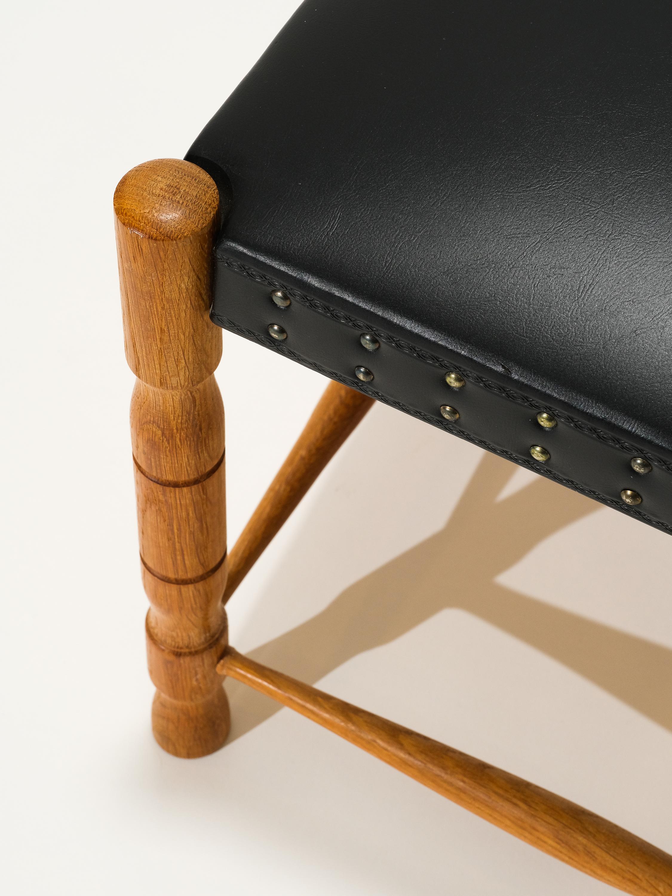 Svedese Sgabello scandinavo vintage in Oak e similpelle in vendita