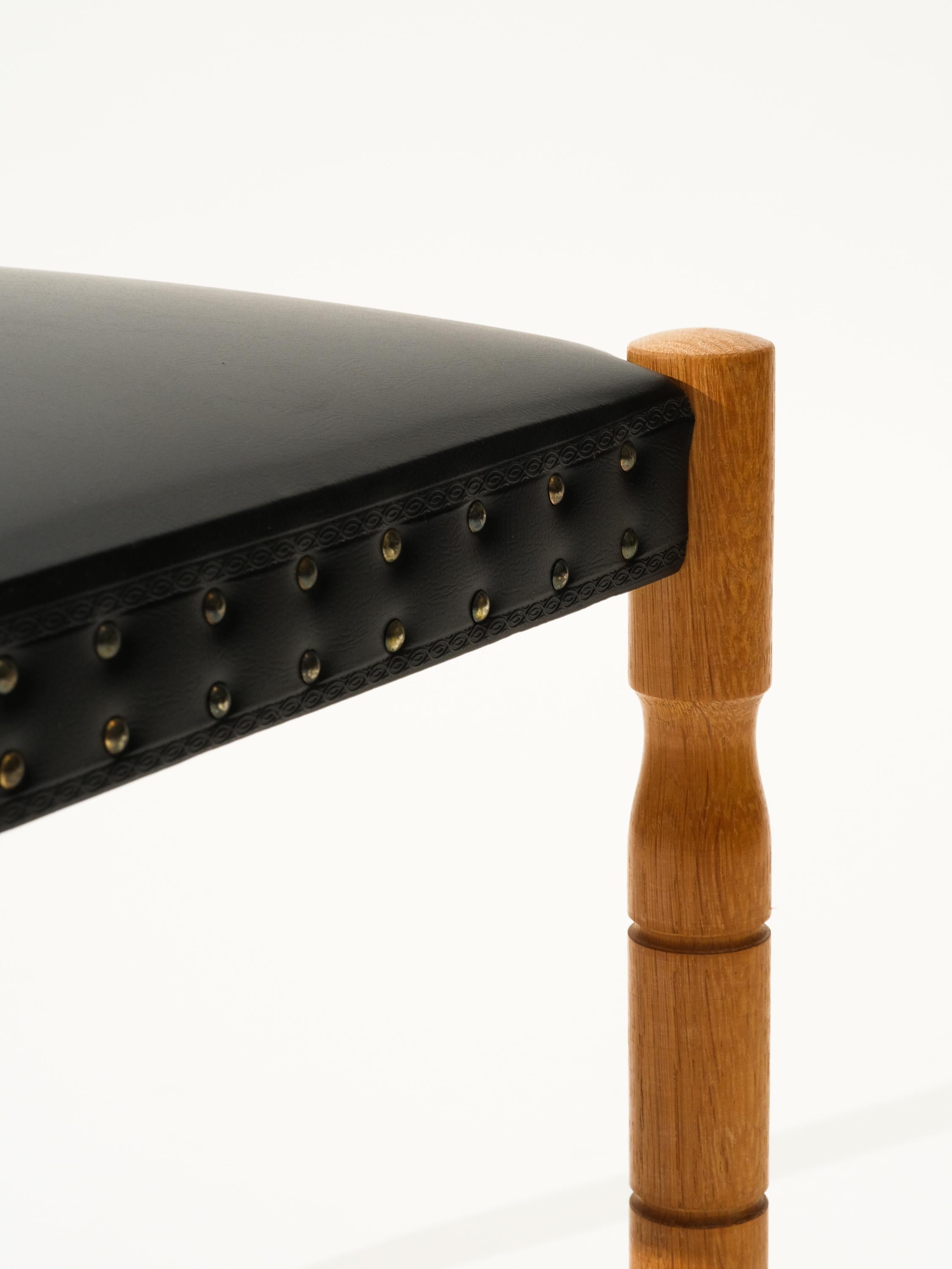 Sgabello scandinavo vintage in Oak e similpelle In condizioni buone in vendita a Karis, Nyland