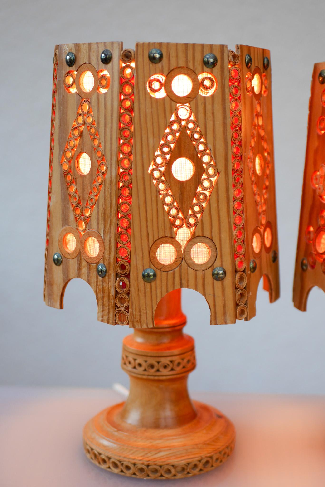 Lampes de table vintage scandinaves. Luminaires en bois de pin modernes du milieu du siècle dernier en vente 5