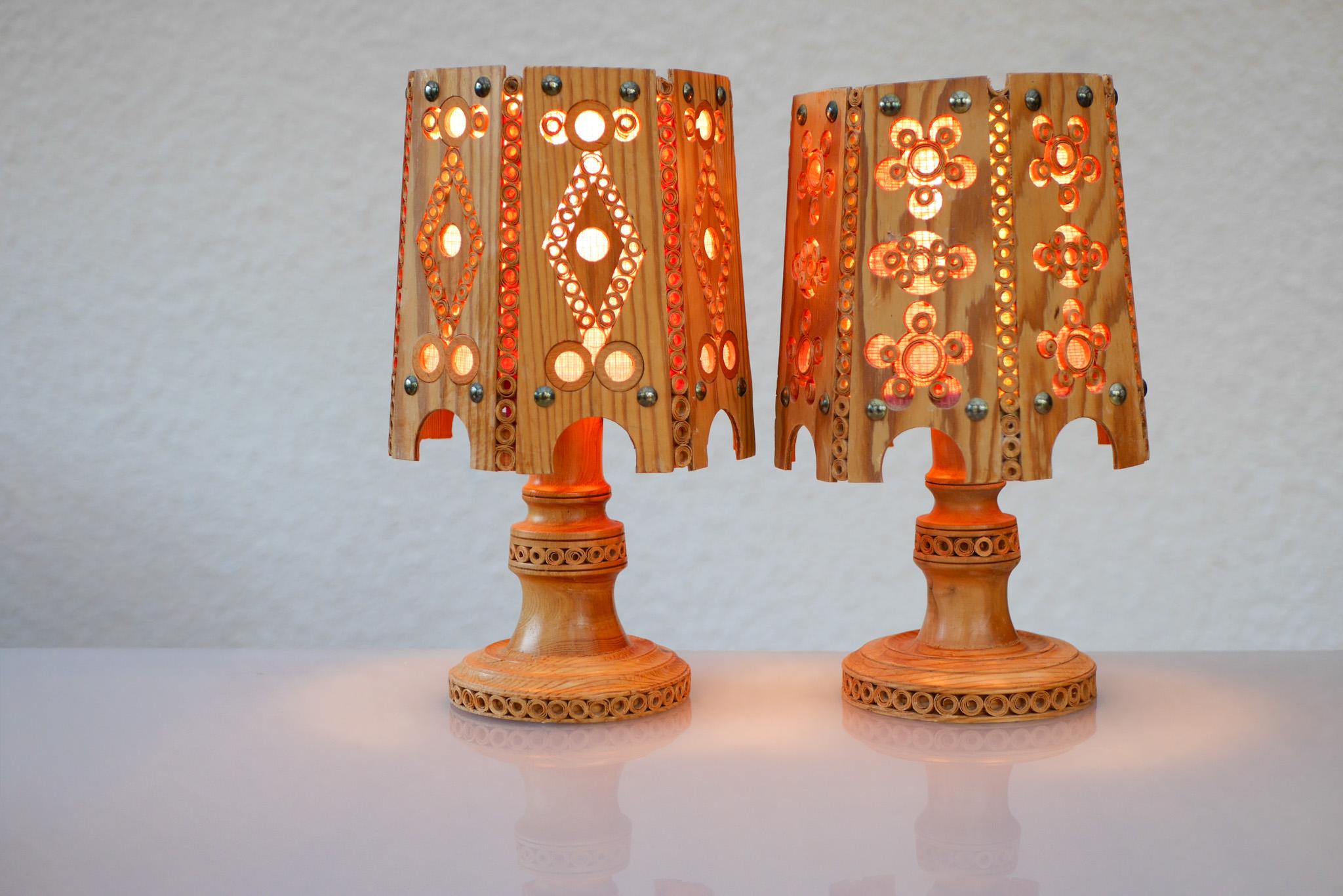 Lampes de table vintage scandinaves. Luminaires en bois de pin modernes du milieu du siècle dernier en vente 7