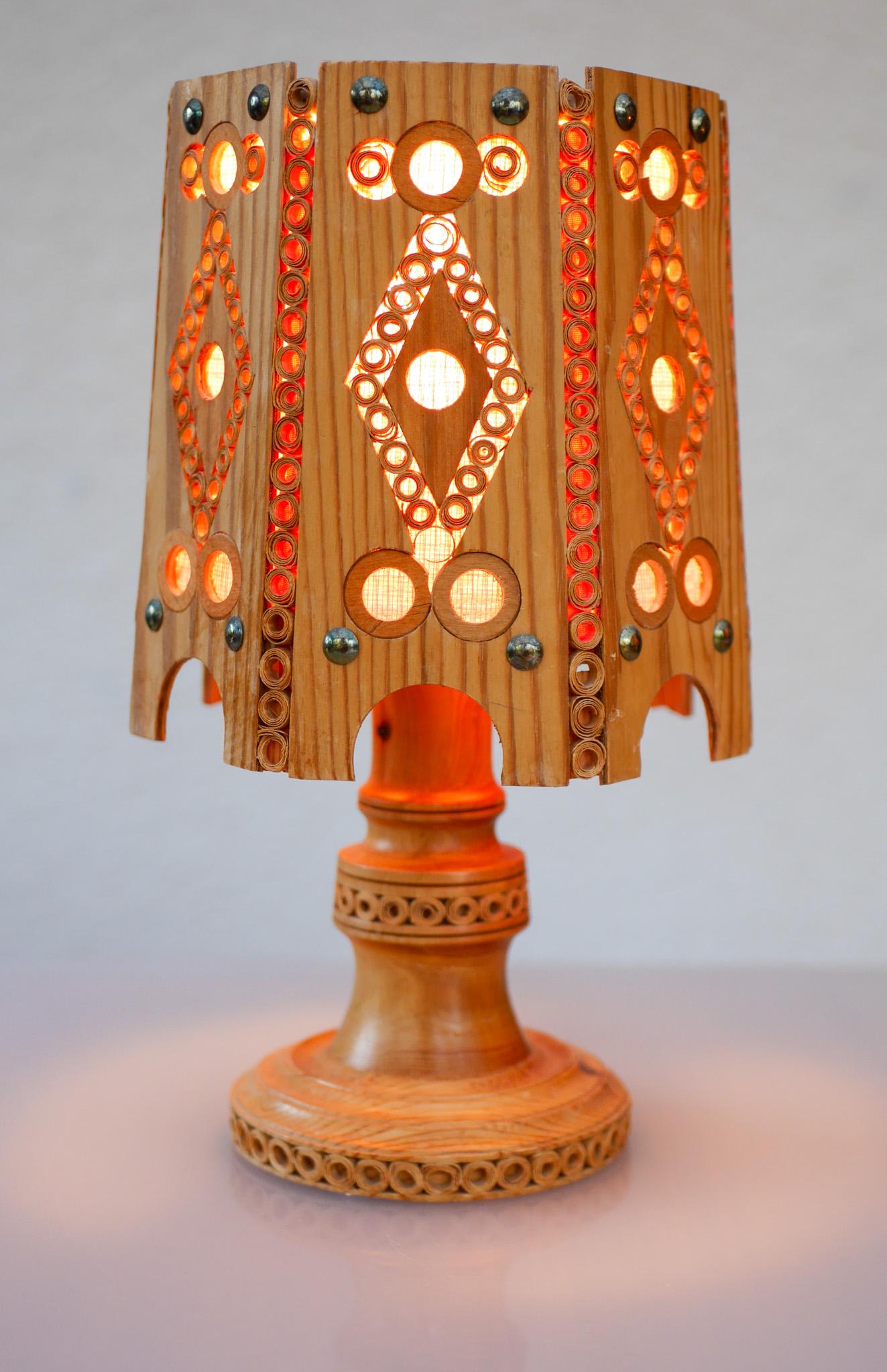 Suédois Lampes de table vintage scandinaves. Luminaires en bois de pin modernes du milieu du siècle dernier en vente