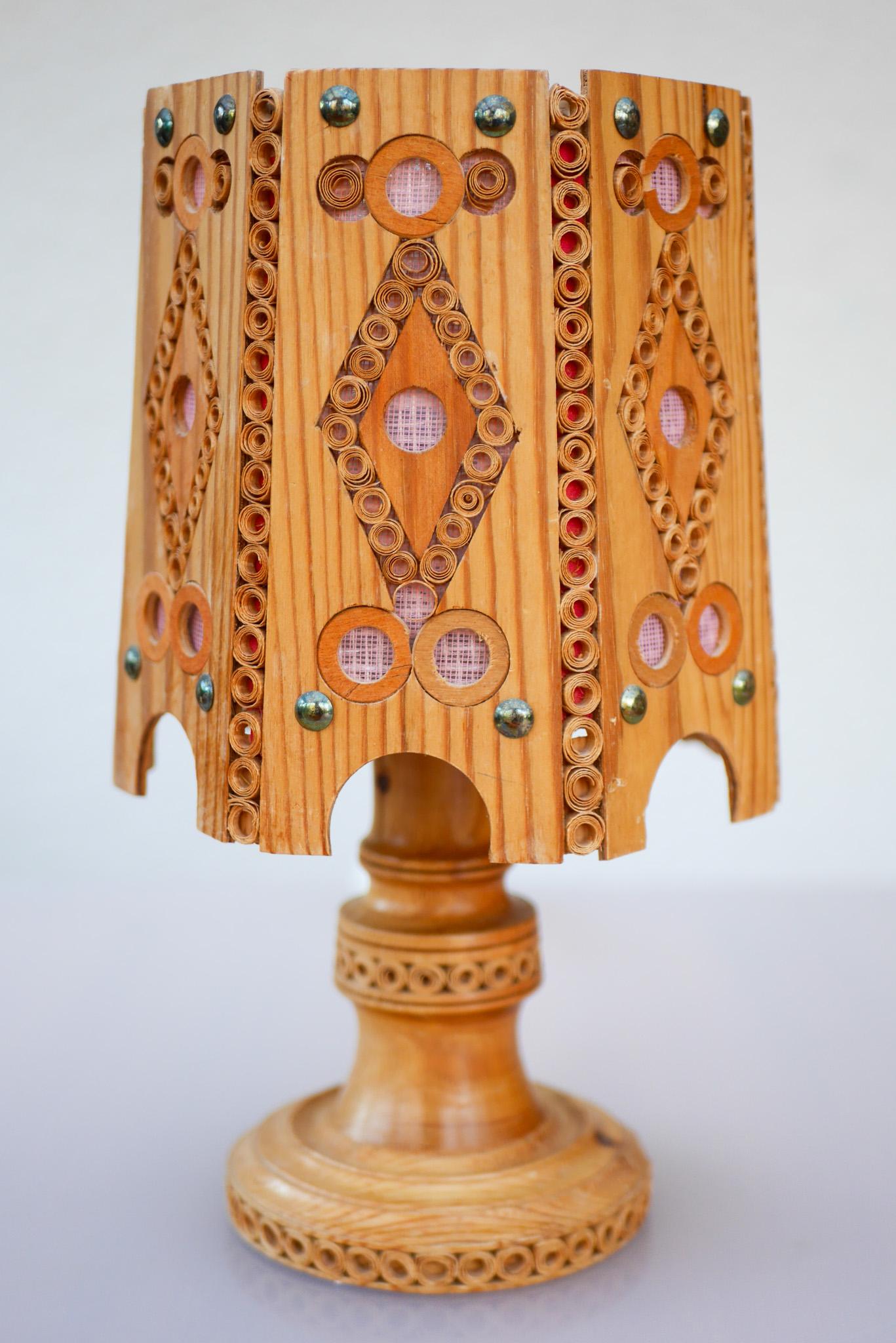 Fin du 20e siècle Lampes de table vintage scandinaves. Luminaires en bois de pin modernes du milieu du siècle dernier en vente