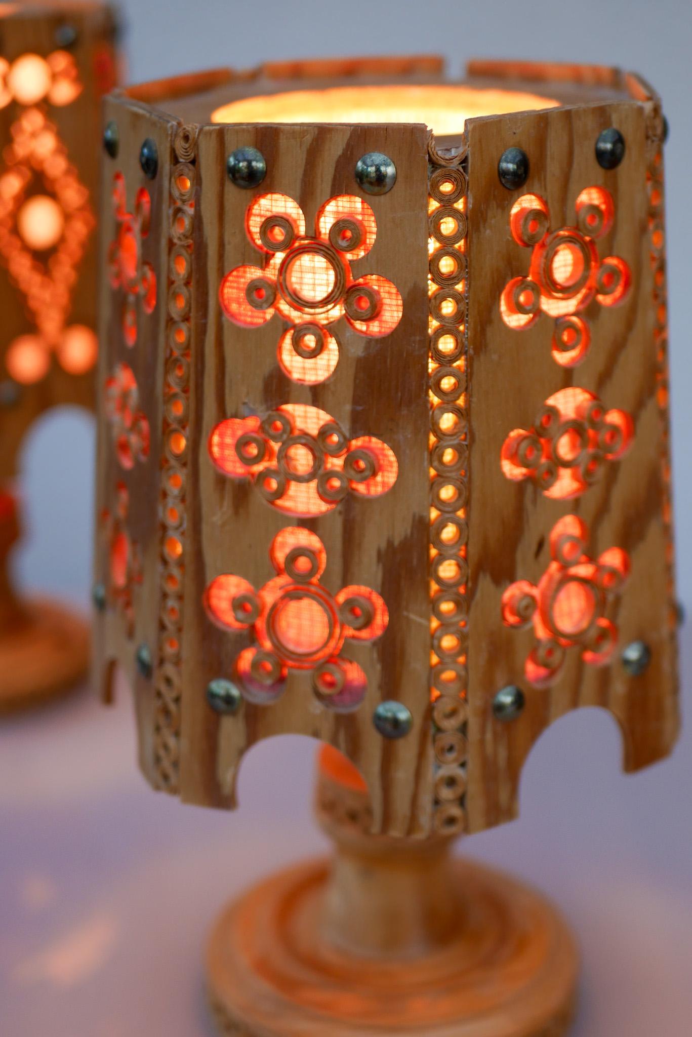 Pin Lampes de table vintage scandinaves. Luminaires en bois de pin modernes du milieu du siècle dernier en vente