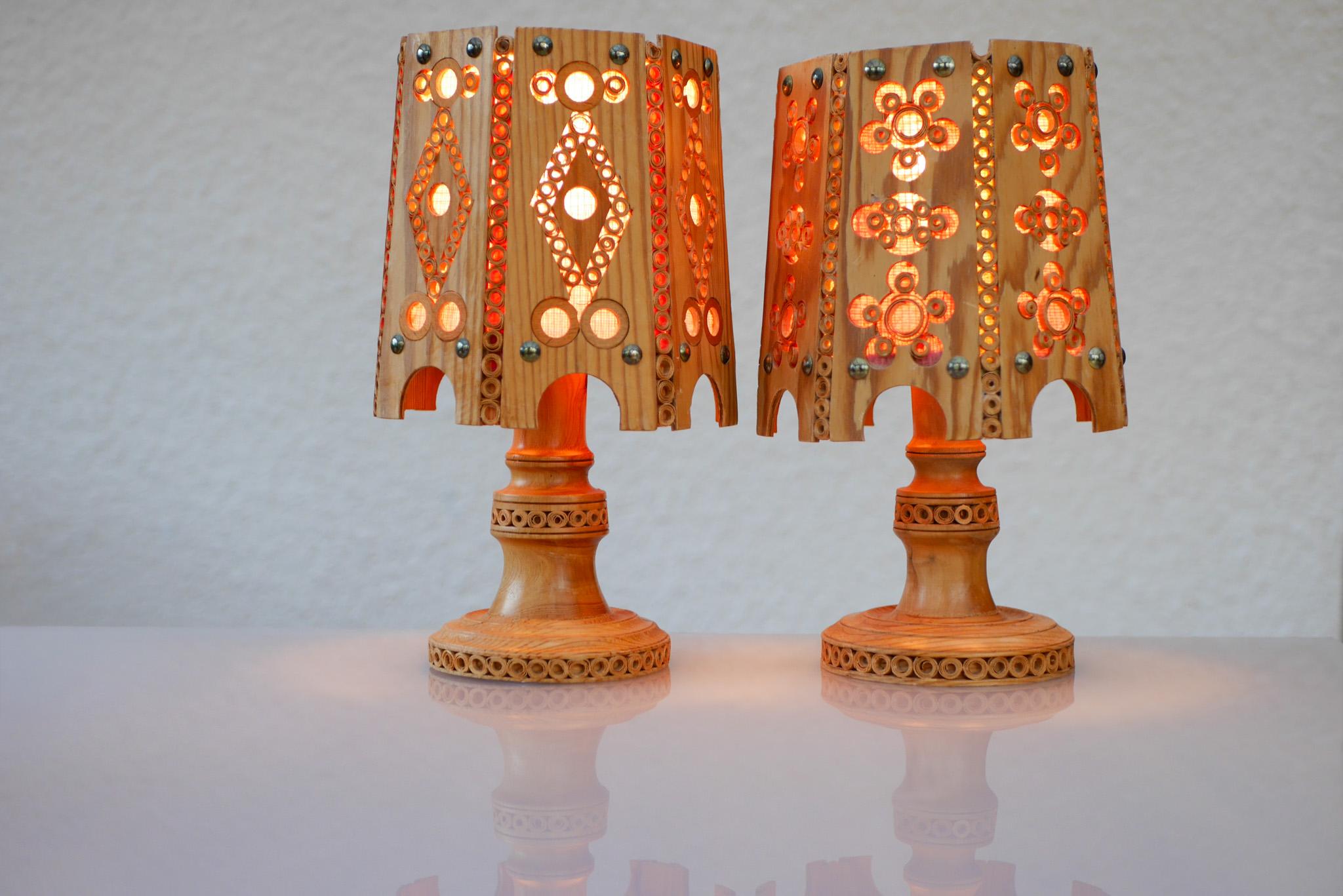 Lampes de table vintage scandinaves. Luminaires en bois de pin modernes du milieu du siècle dernier en vente 2