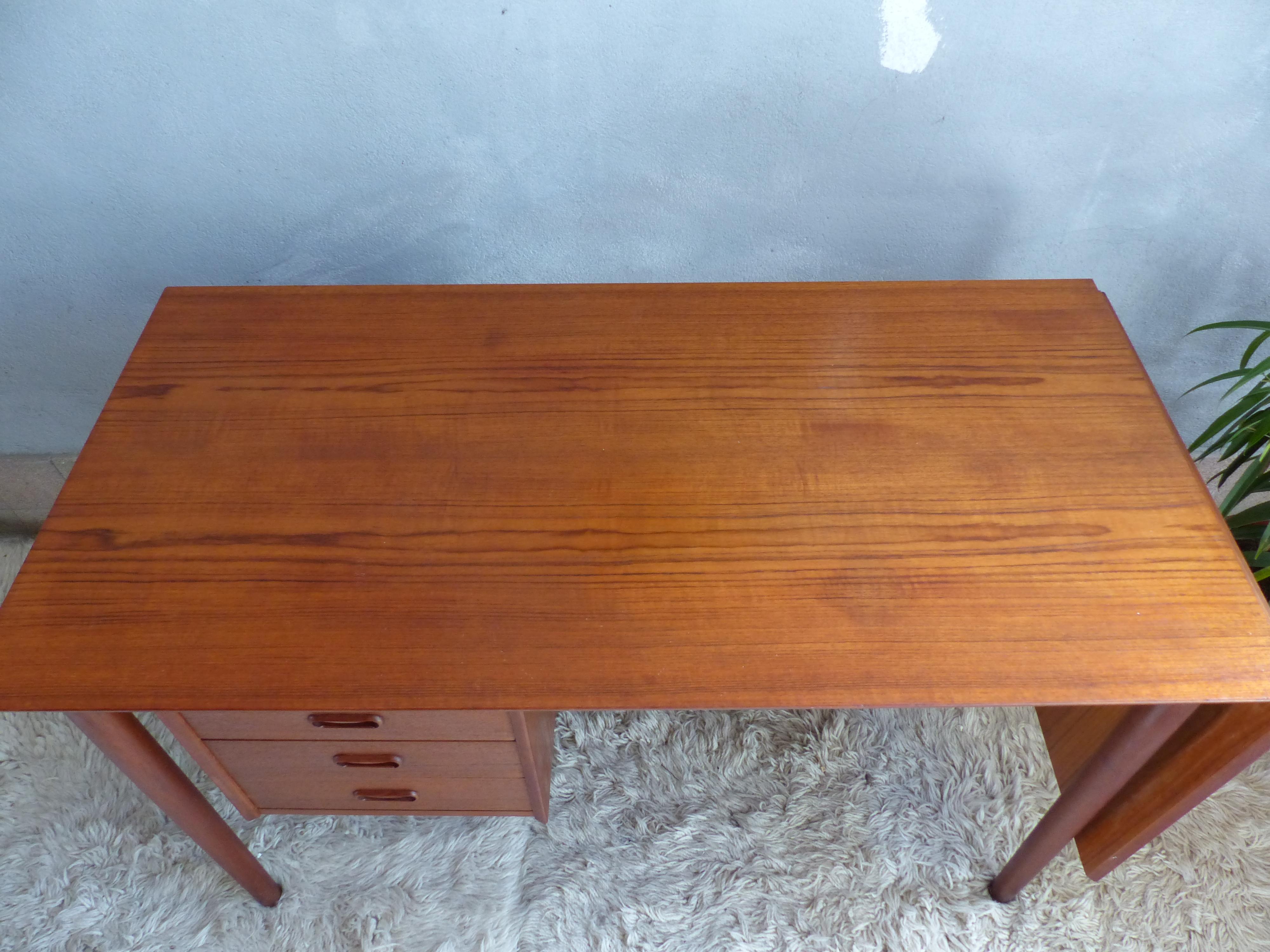 Scandinavian Vintage Teak Desk Arne Vodder In Good Condition In Noiseau, FR