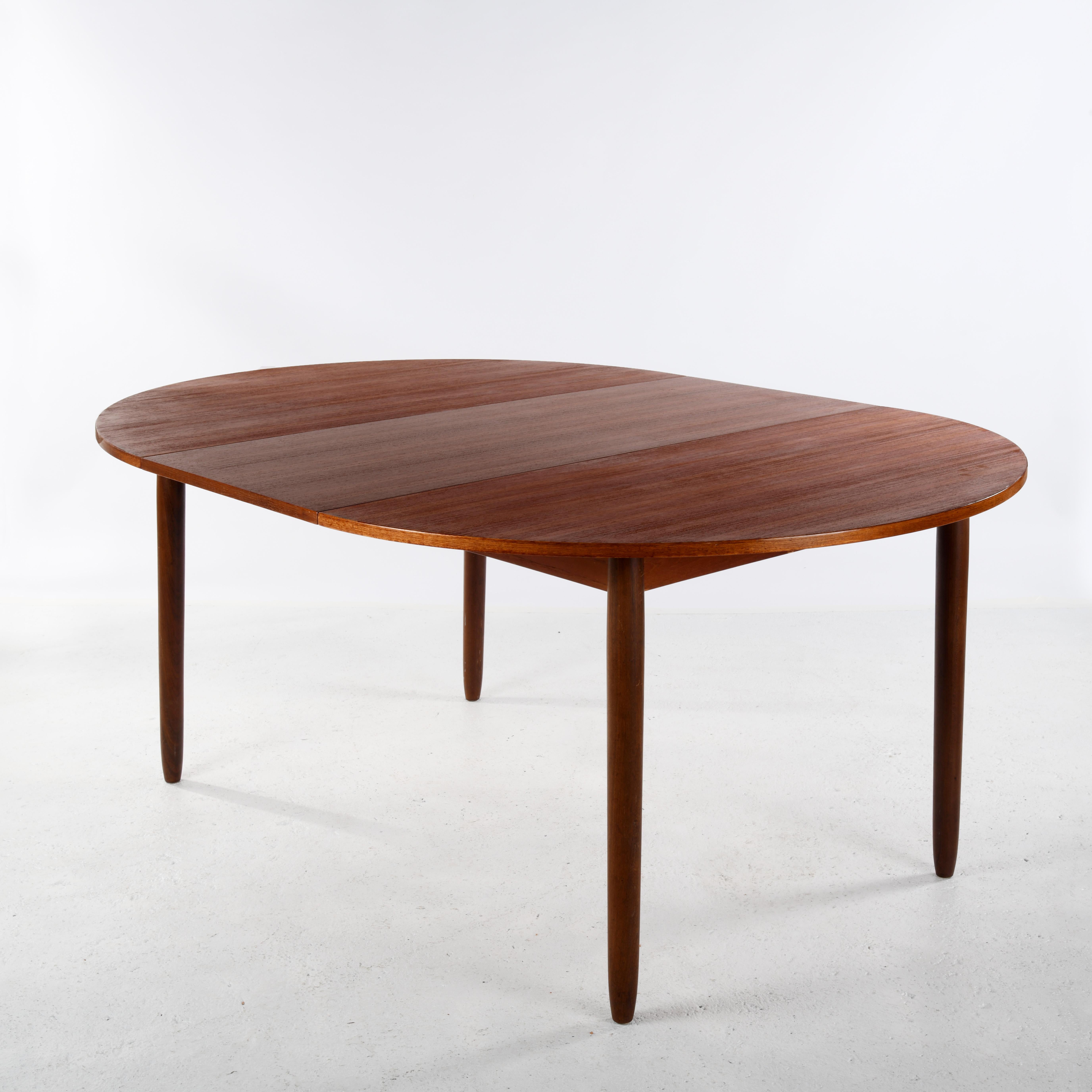 Skandinavischer ausziehbarer Vintage-Tisch aus Teakholz, rund und oval (Skandinavische Moderne) im Angebot